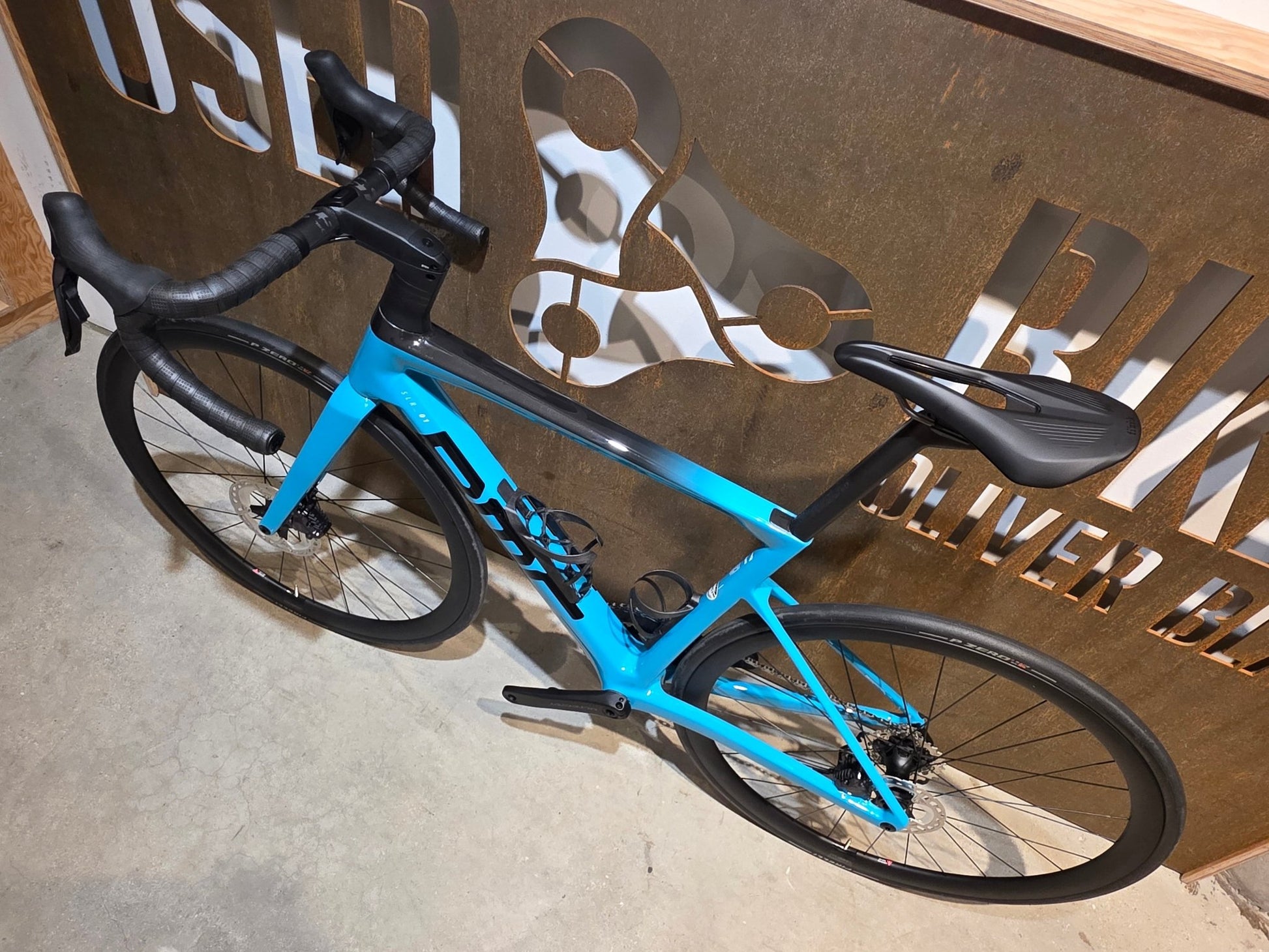 Rennrad von Bmc, BMC SLR01 FOUR / SHIMANO ULTEGRA DI2 / 51CM vor USEDBIKES - OB.DE Hintergrund