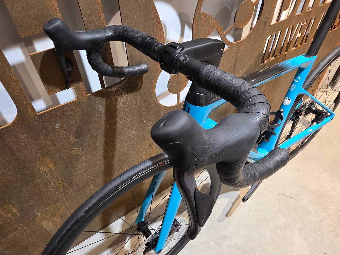 Rennrad von Bmc, BMC SLR01 FOUR / SHIMANO ULTEGRA DI2 / 51CM vor USEDBIKES - OB.DE Hintergrund