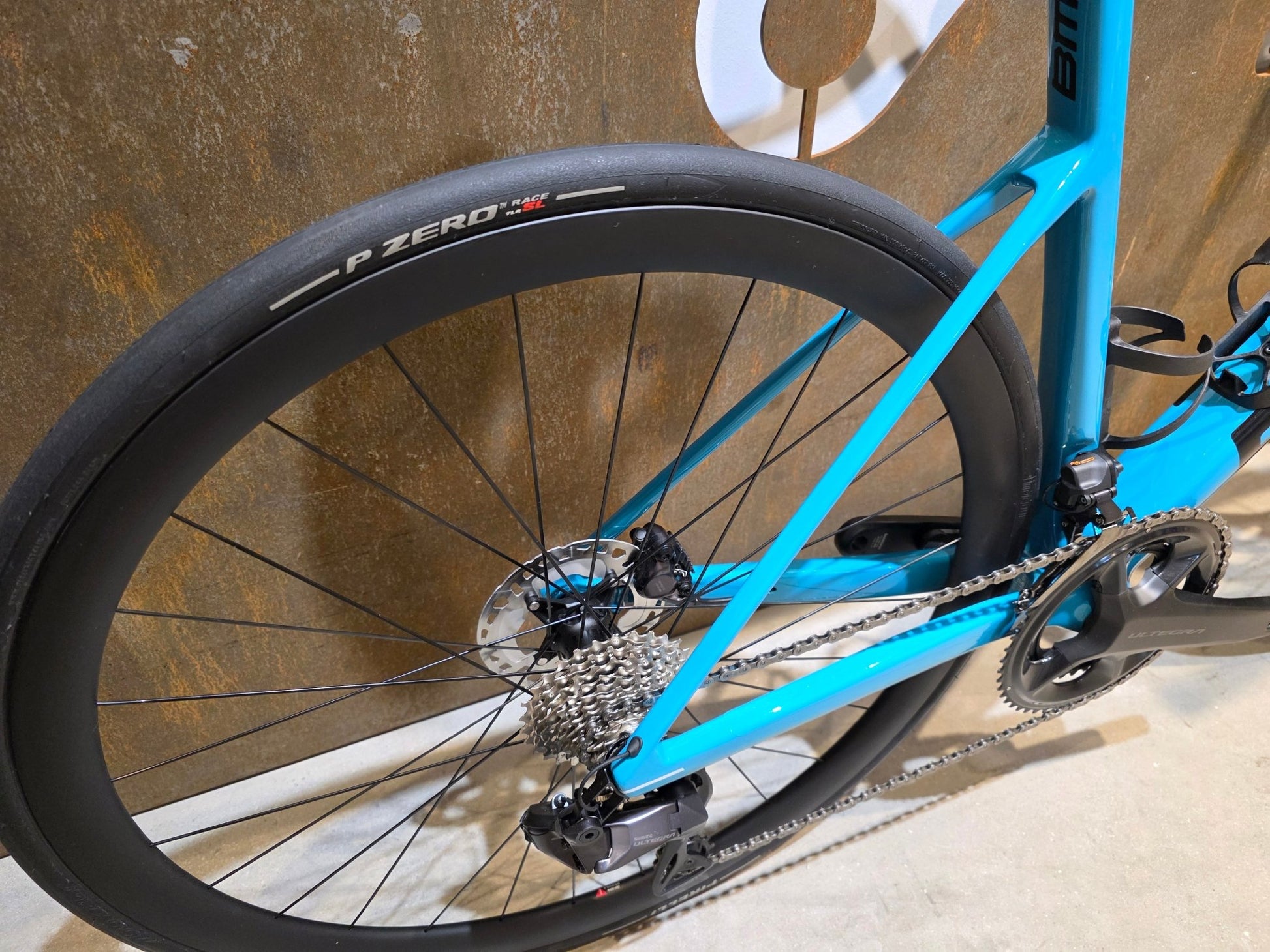 Rennrad von Bmc, BMC SLR01 FOUR / SHIMANO ULTEGRA DI2 / 54CM vor USEDBIKES - OB.DE Hintergrund