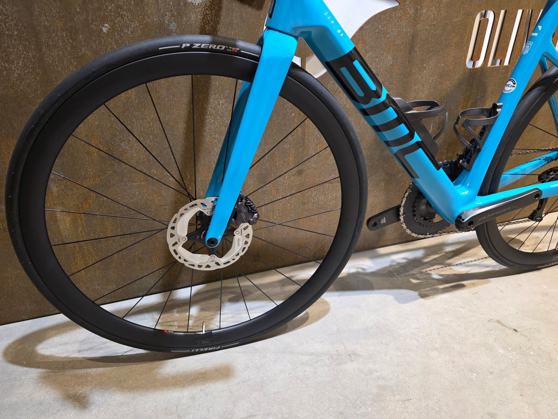 Rennrad von Bmc, BMC SLR01 FOUR / SHIMANO ULTEGRA DI2 / 54CM vor USEDBIKES - OB.DE Hintergrund