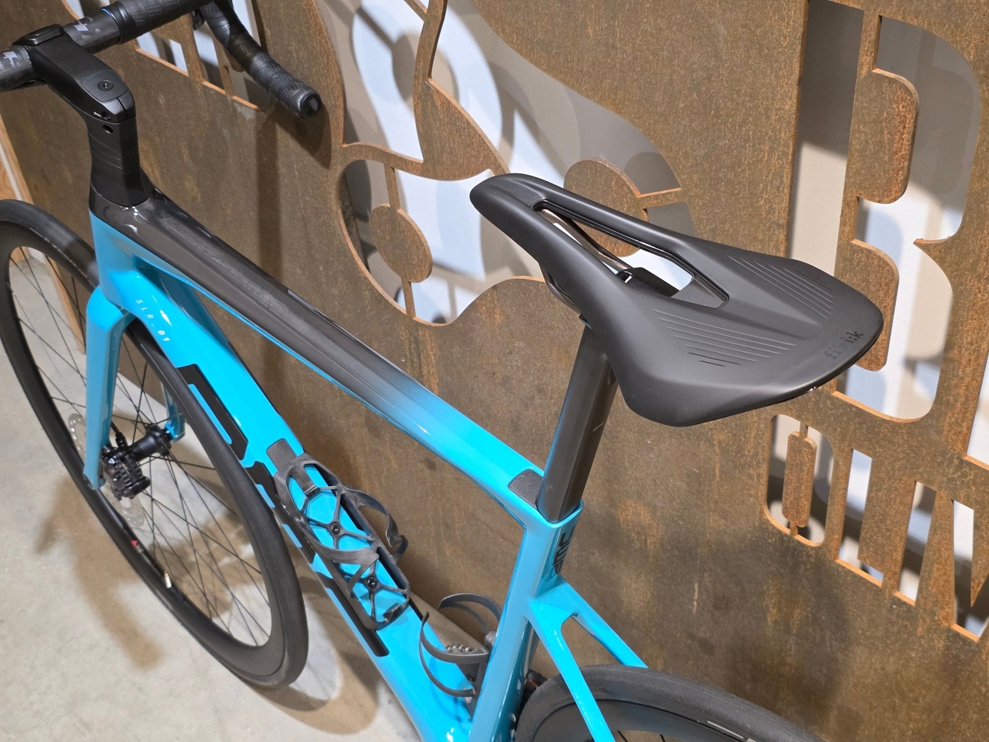 Rennrad von Bmc, BMC SLR01 FOUR / SHIMANO ULTEGRA DI2 / 54CM vor USEDBIKES - OB.DE Hintergrund