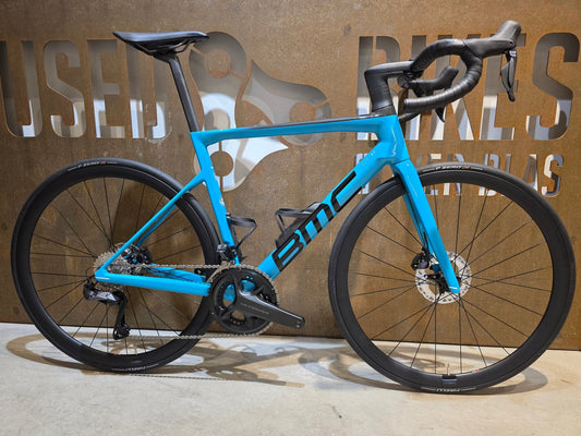 Rennrad von Bmc, BMC SLR01 FOUR / SHIMANO ULTEGRA DI2 / 54CM vor USEDBIKES - OB.DE Hintergrund