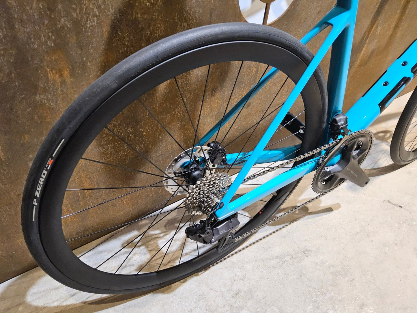 Rennrad von Bmc, BMC SLR01 FOUR / SHIMANO ULTEGRA DI2 / 58CM vor USEDBIKES - OB.DE Hintergrund