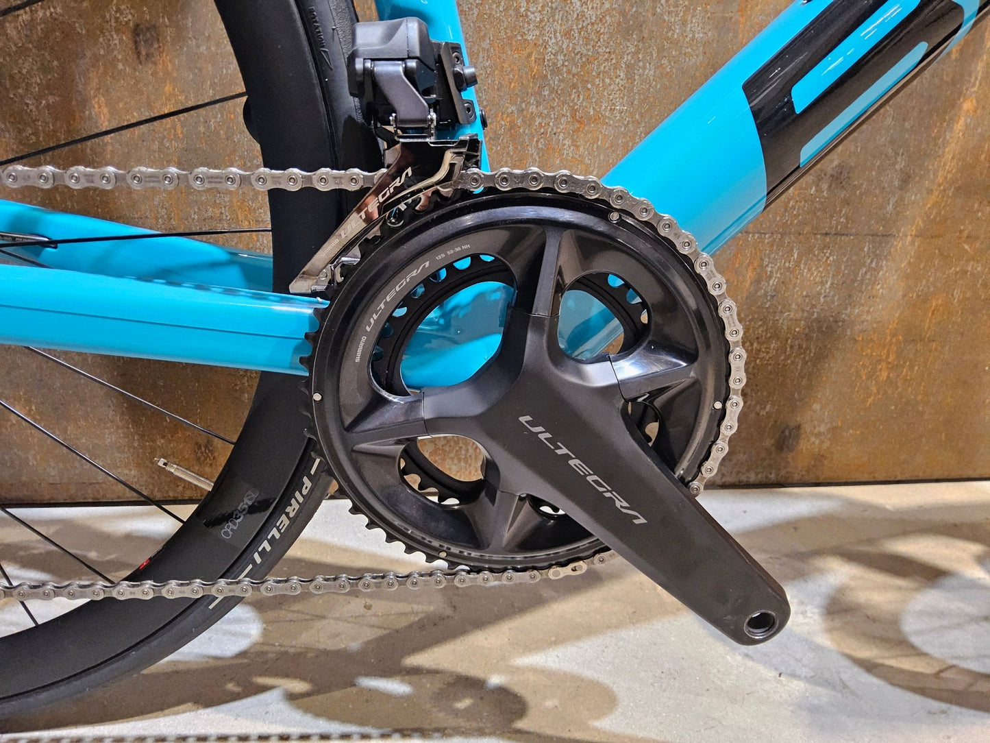 Rennrad von Bmc, BMC SLR01 FOUR / SHIMANO ULTEGRA DI2 / 58CM vor USEDBIKES - OB.DE Hintergrund