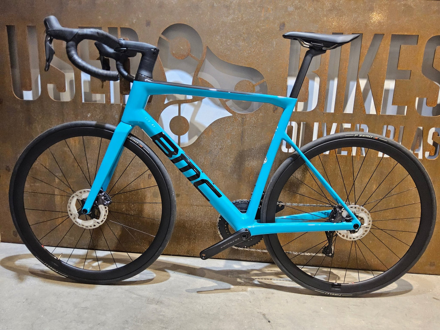 Rennrad von Bmc, BMC SLR01 FOUR / SHIMANO ULTEGRA DI2 / 58CM vor USEDBIKES - OB.DE Hintergrund