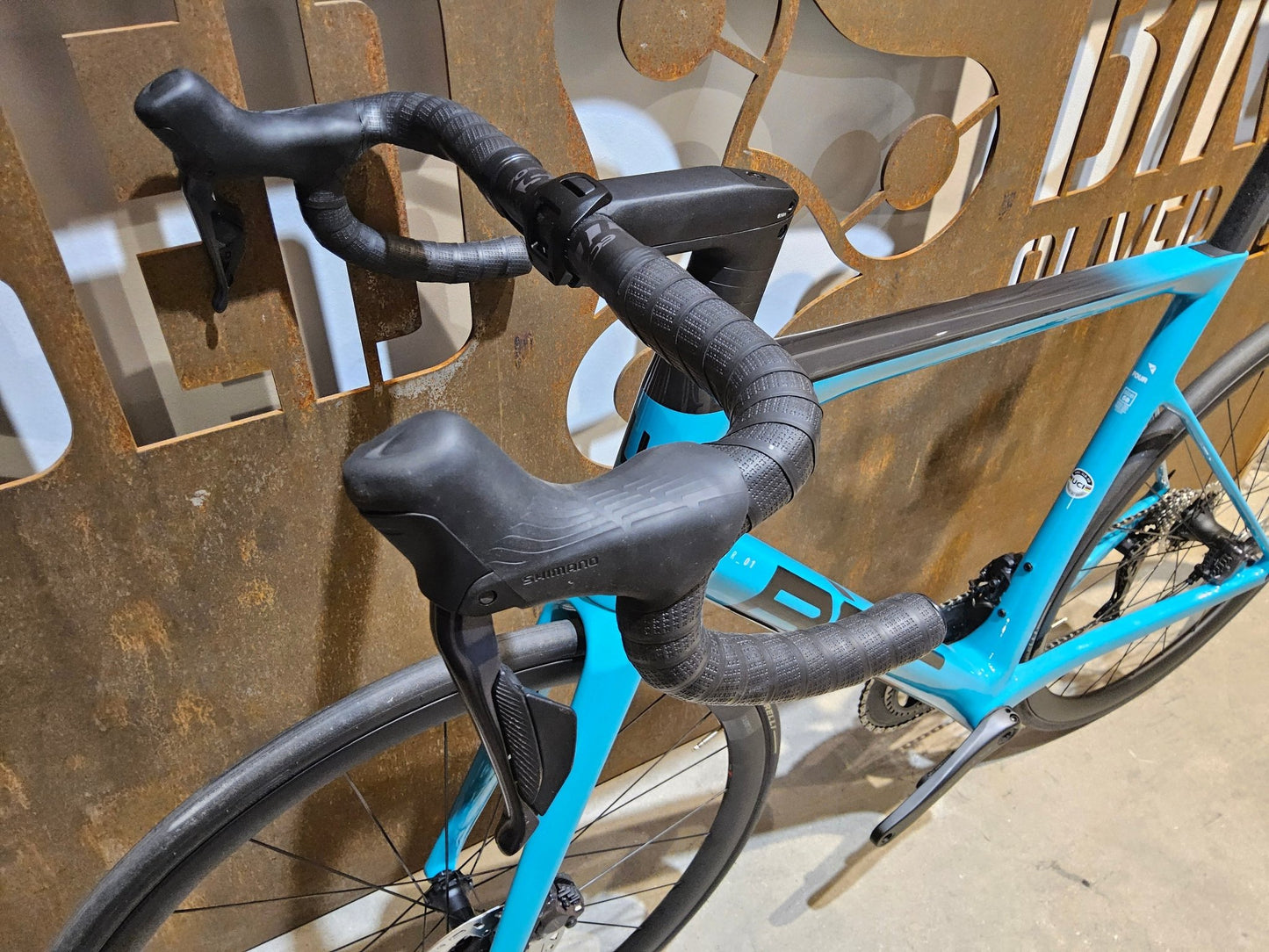 Rennrad von Bmc, BMC SLR01 FOUR / SHIMANO ULTEGRA DI2 / 58CM vor USEDBIKES - OB.DE Hintergrund