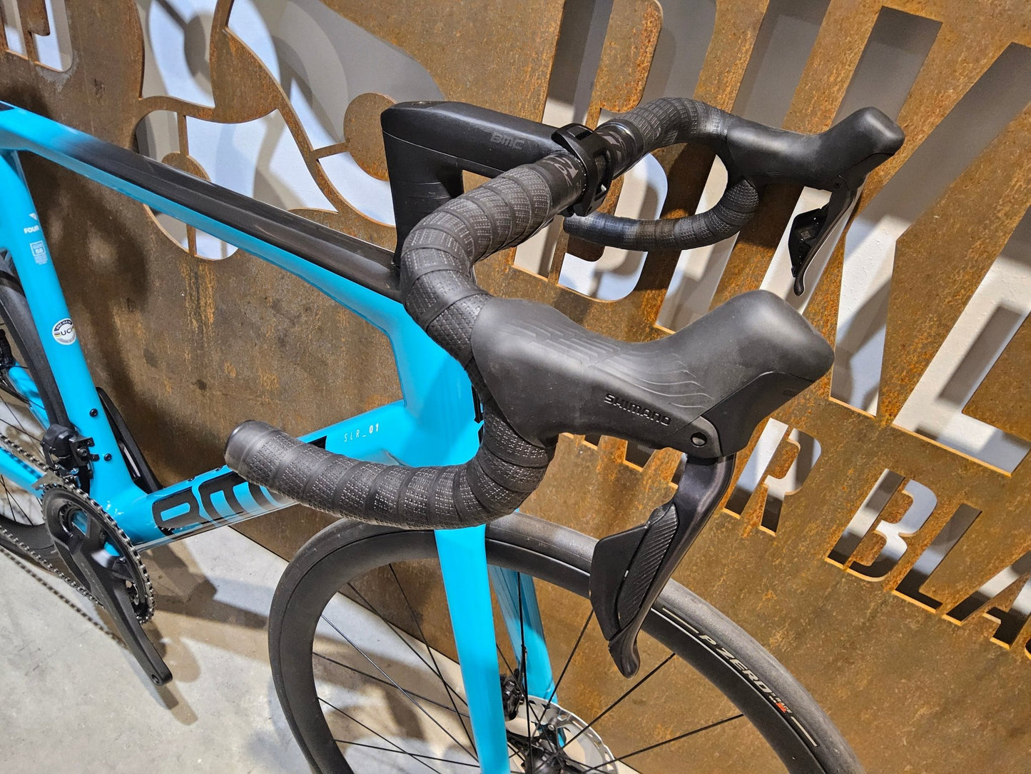 Rennrad von Bmc, BMC SLR01 FOUR / SHIMANO ULTEGRA DI2 / 58CM vor USEDBIKES - OB.DE Hintergrund