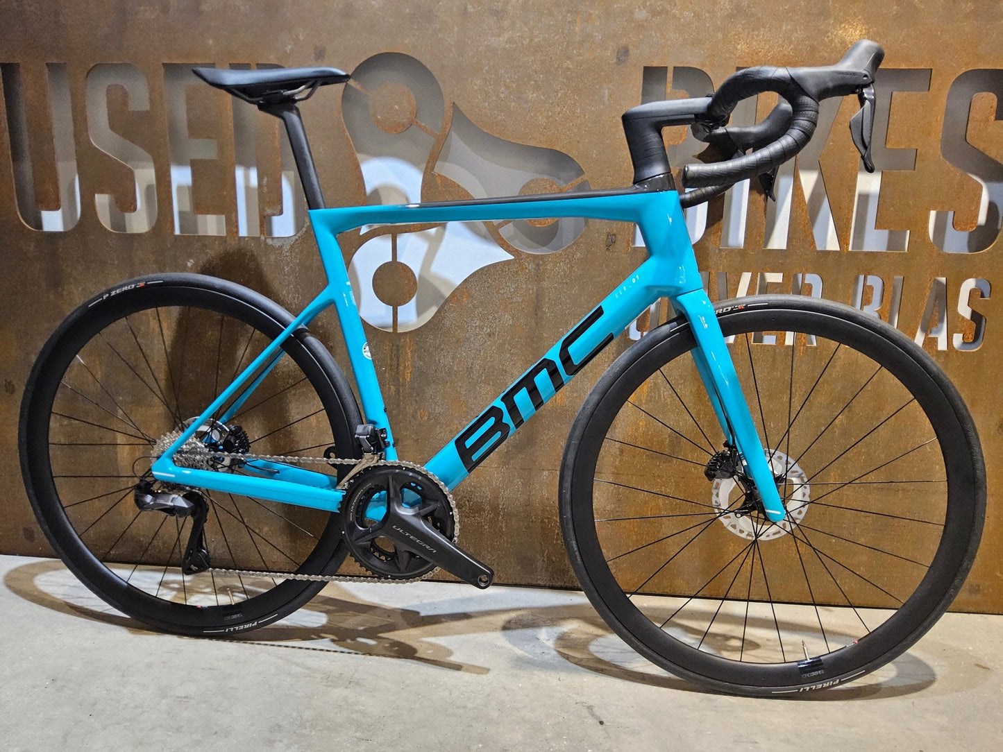Rennrad von Bmc, BMC SLR01 FOUR / SHIMANO ULTEGRA DI2 / 58CM vor USEDBIKES - OB.DE Hintergrund