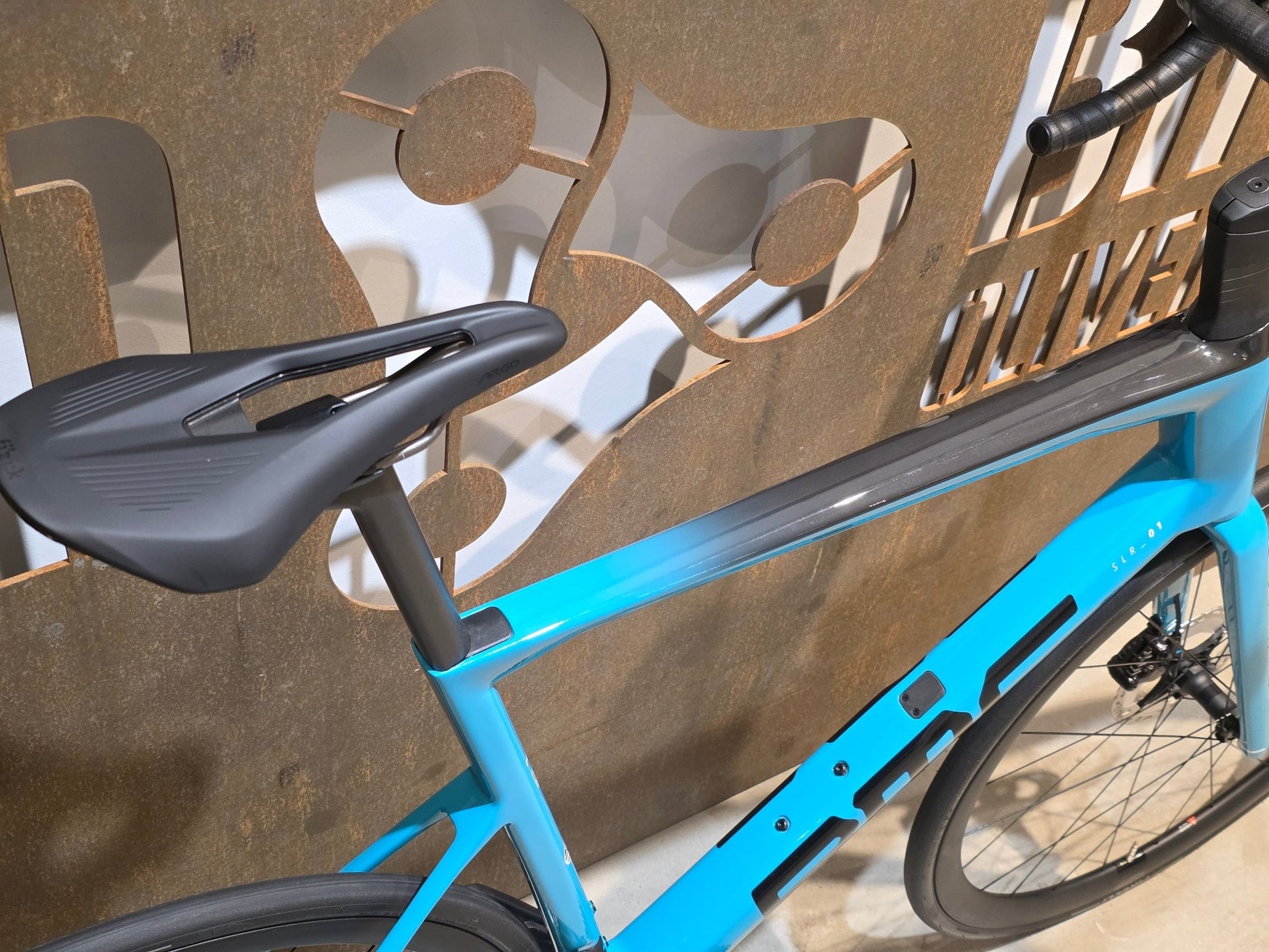 Rennrad von Bmc, BMC SLR01 FOUR / SHIMANO ULTEGRA DI2 / 61CM vor USEDBIKES - OB.DE Hintergrund