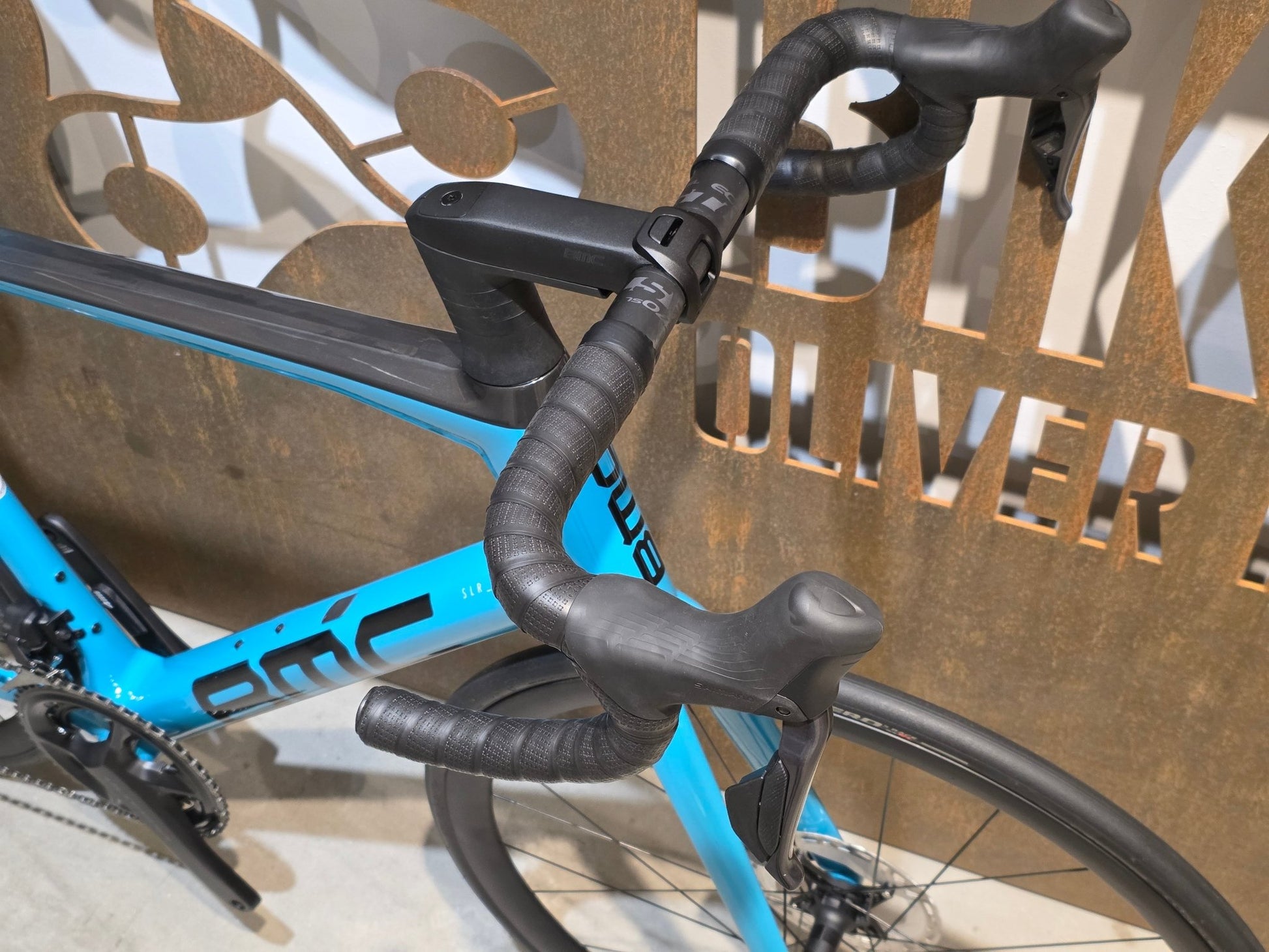 Rennrad von Bmc, BMC SLR01 FOUR / SHIMANO ULTEGRA DI2 / 61CM vor USEDBIKES - OB.DE Hintergrund