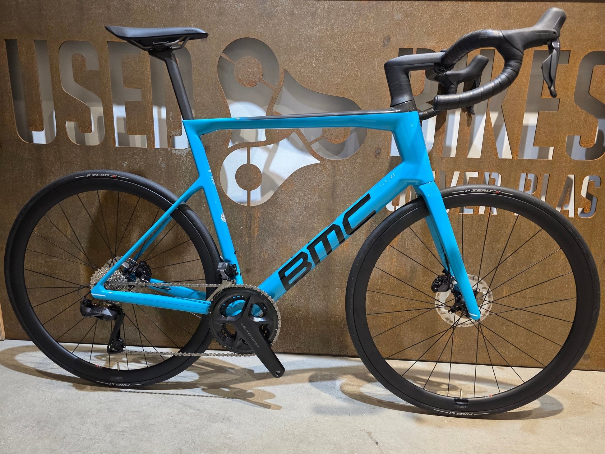 Rennrad von Bmc, BMC SLR01 FOUR / SHIMANO ULTEGRA DI2 / 61CM vor USEDBIKES - OB.DE Hintergrund