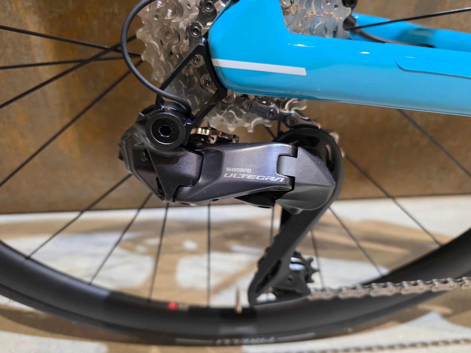 Rennrad von Bmc, BMC SLR01 FOUR / SHIMANO ULTEGRA DI2 / 61CM vor USEDBIKES - OB.DE Hintergrund