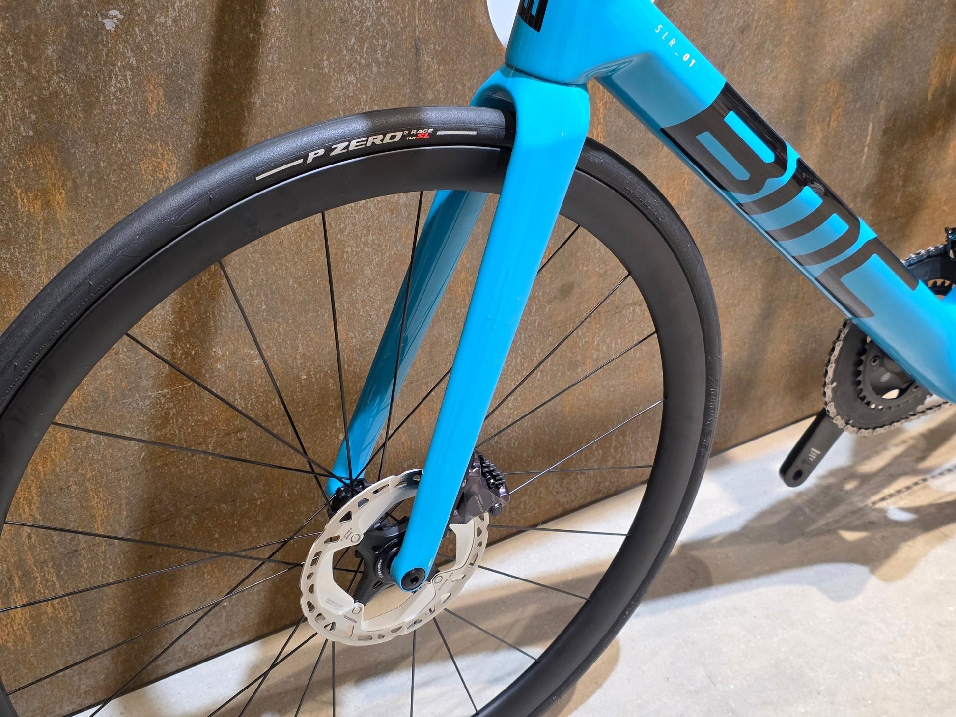 Rennrad von Bmc, BMC SLR01 FOUR / SHIMANO ULTEGRA DI2 / 61CM vor USEDBIKES - OB.DE Hintergrund