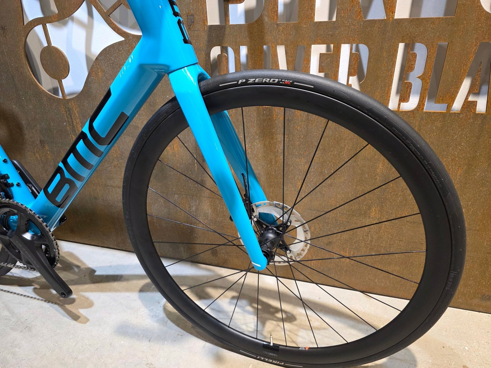 Rennrad von Bmc, BMC SLR01 FOUR / SHIMANO ULTEGRA DI2 / 61CM vor USEDBIKES - OB.DE Hintergrund