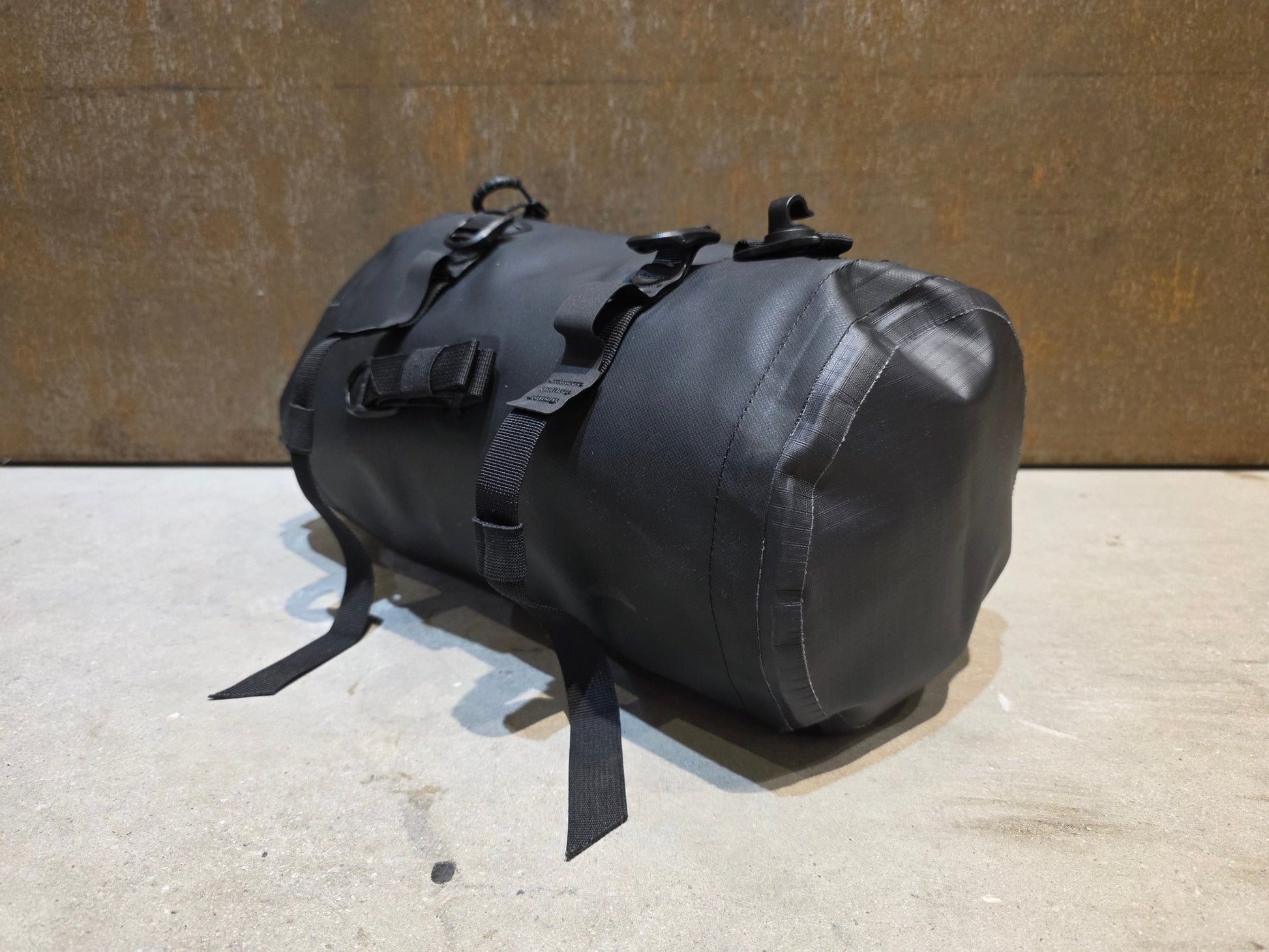 Taschen & Rucksäcke von Bontrager, BONTRAGER ADVENTURE LENKERTASCHE / 9 LITER vor USEDBIKES - OB.DE Hintergrund