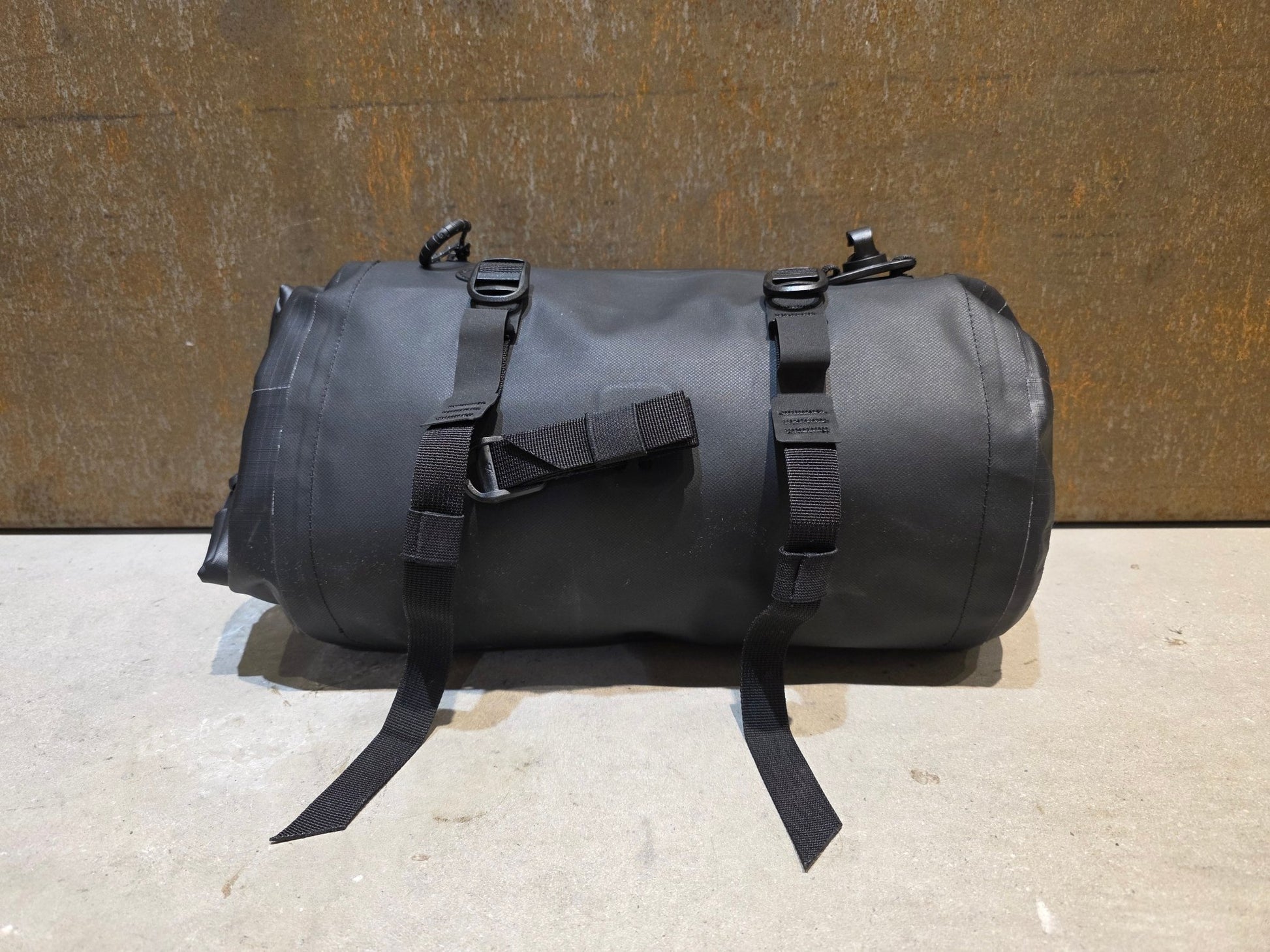 Taschen & Rucksäcke von Bontrager, BONTRAGER ADVENTURE LENKERTASCHE / 9 LITER vor USEDBIKES - OB.DE Hintergrund