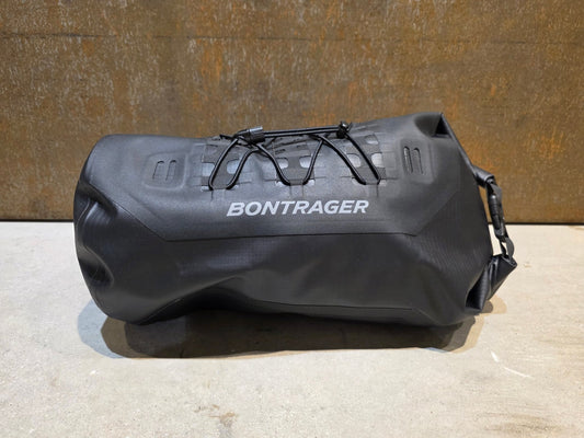 Taschen & Rucksäcke von Bontrager, BONTRAGER ADVENTURE LENKERTASCHE / 9 LITER vor USEDBIKES - OB.DE Hintergrund
