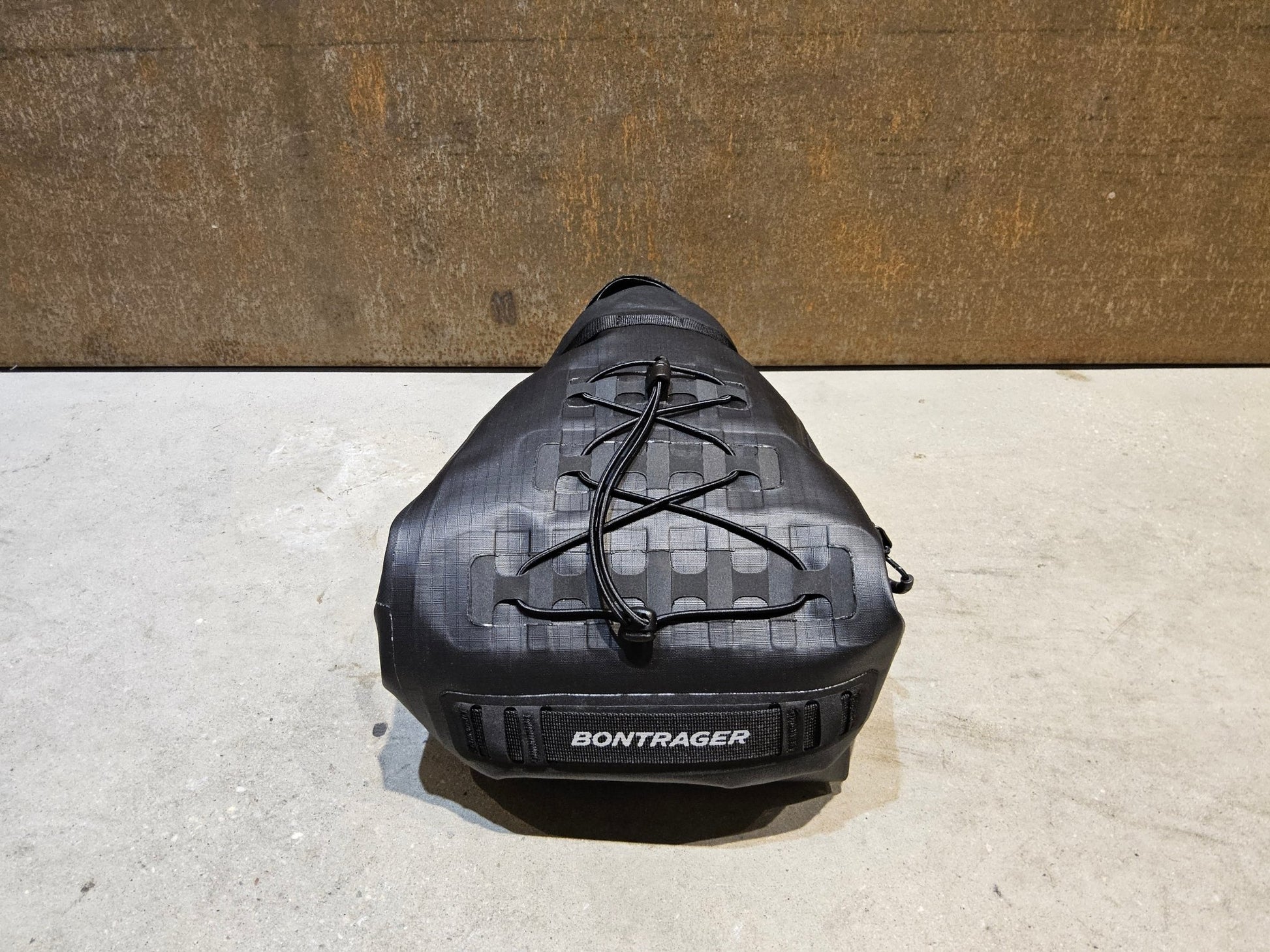 Taschen & Rucksäcke von Bontrager, BONTRAGER ADVENTURE SATTELTASCHE / 9 LITER vor USEDBIKES - OB.DE Hintergrund