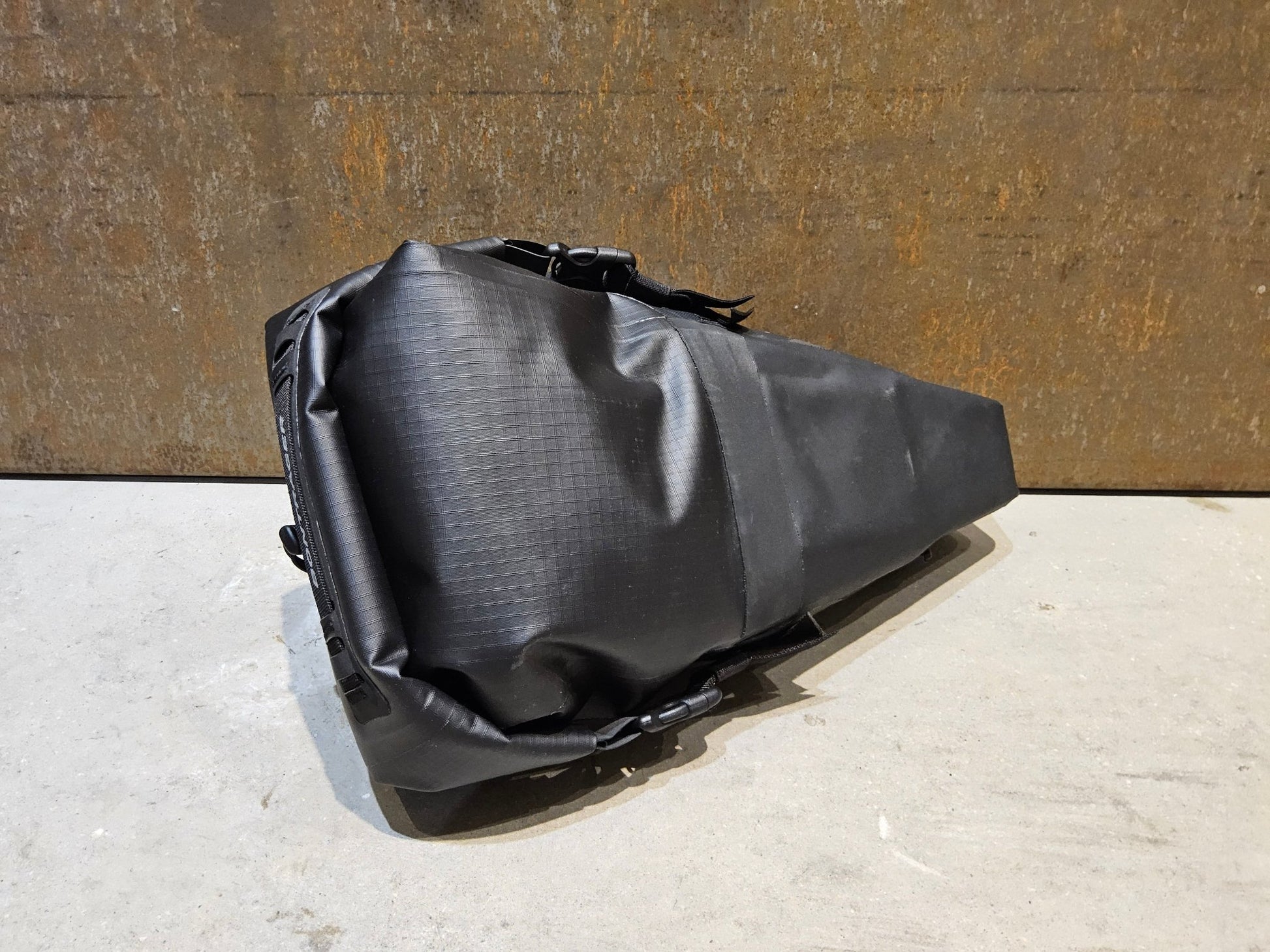 Taschen & Rucksäcke von Bontrager, BONTRAGER ADVENTURE SATTELTASCHE / 9 LITER vor USEDBIKES - OB.DE Hintergrund