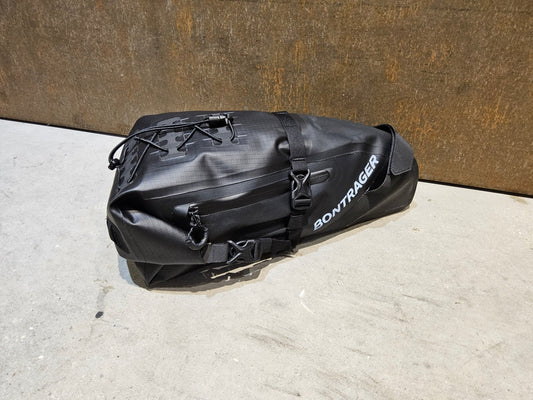 Taschen & Rucksäcke von Bontrager, BONTRAGER ADVENTURE SATTELTASCHE / 9 LITER vor USEDBIKES - OB.DE Hintergrund