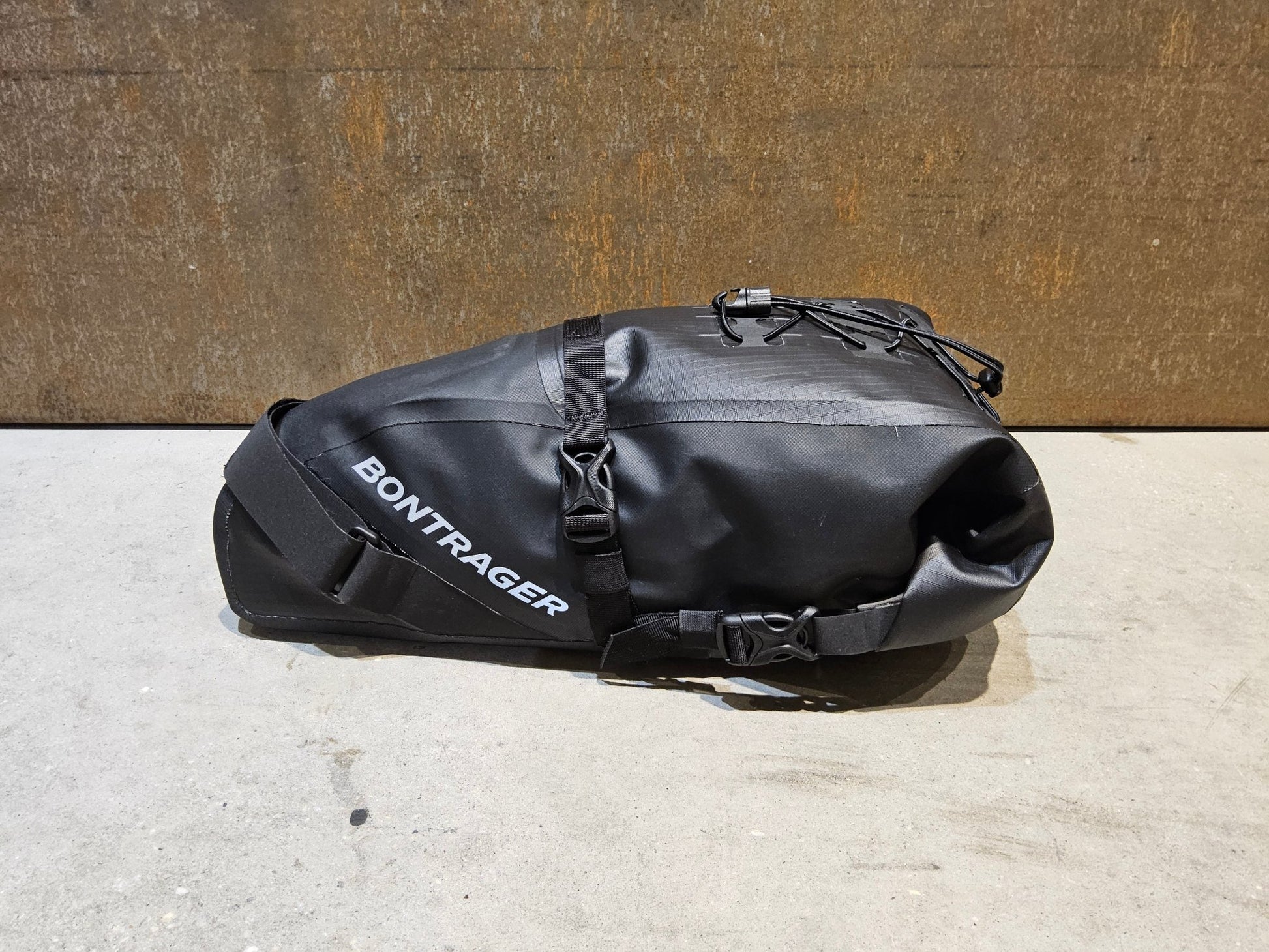 Taschen & Rucksäcke von Bontrager, BONTRAGER ADVENTURE SATTELTASCHE / 9 LITER vor USEDBIKES - OB.DE Hintergrund