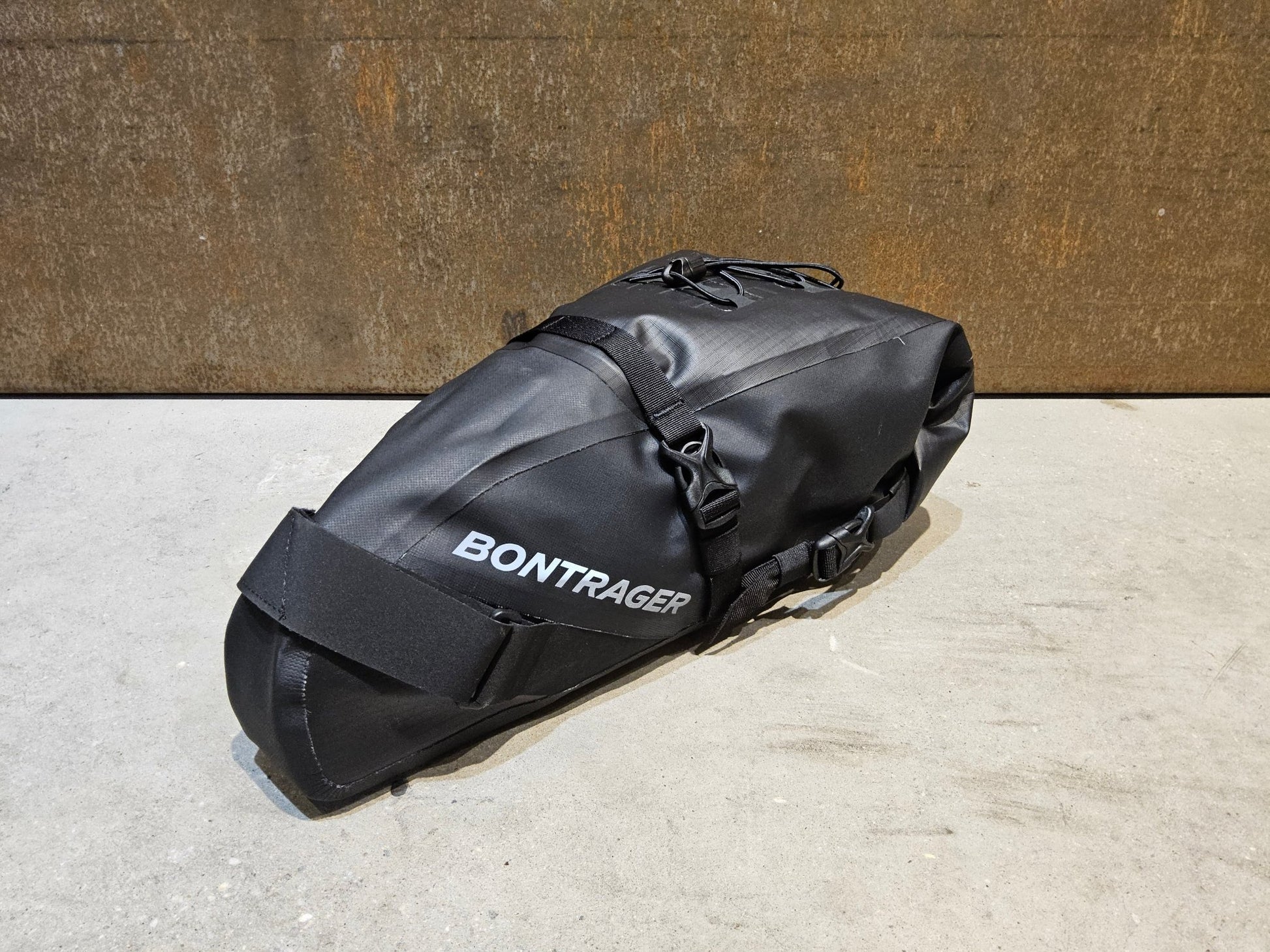 Taschen & Rucksäcke von Bontrager, BONTRAGER ADVENTURE SATTELTASCHE / 9 LITER vor USEDBIKES - OB.DE Hintergrund