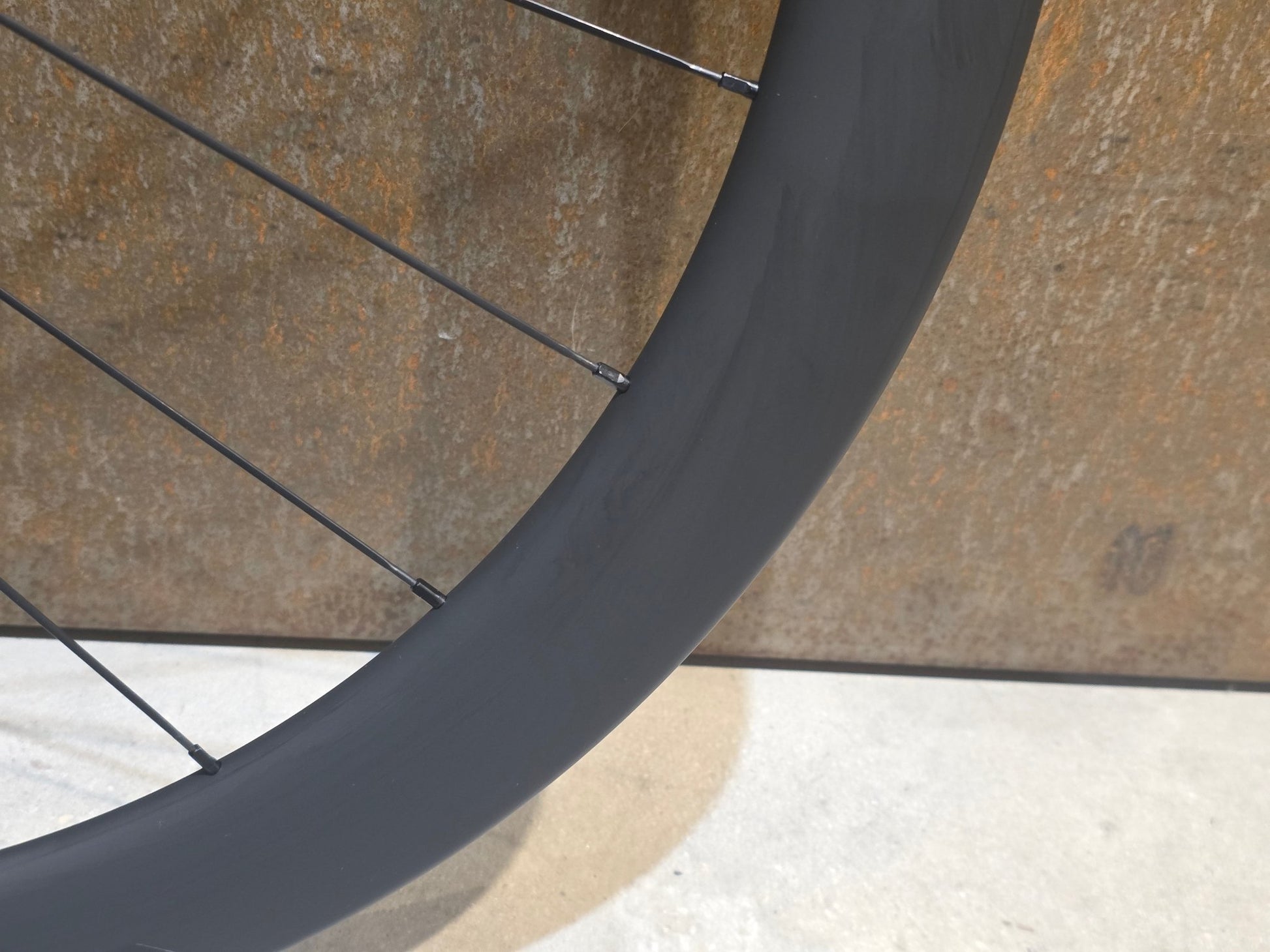 Laufrad/Laufradsatz von Bontrager, BONTRAGER AEOLUS ELITE 50 TLR LAUFRADSATZ DISC vor USEDBIKES - OB.DE Hintergrund