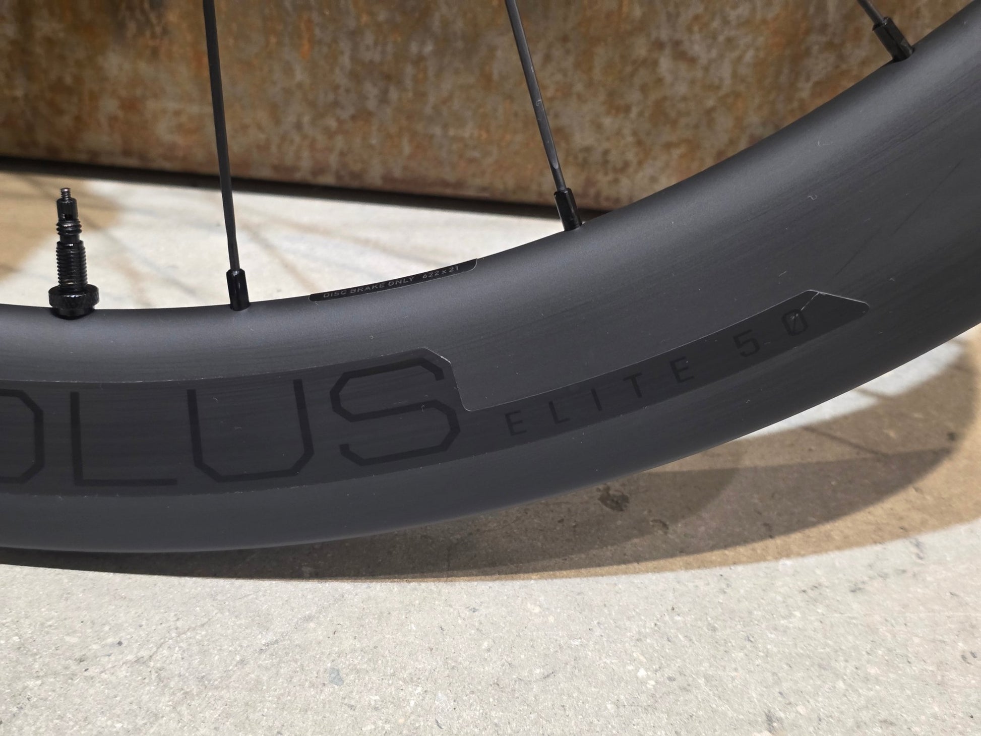 Laufrad/Laufradsatz von Bontrager, BONTRAGER AEOLUS ELITE 50 TLR LAUFRADSATZ DISC vor USEDBIKES - OB.DE Hintergrund