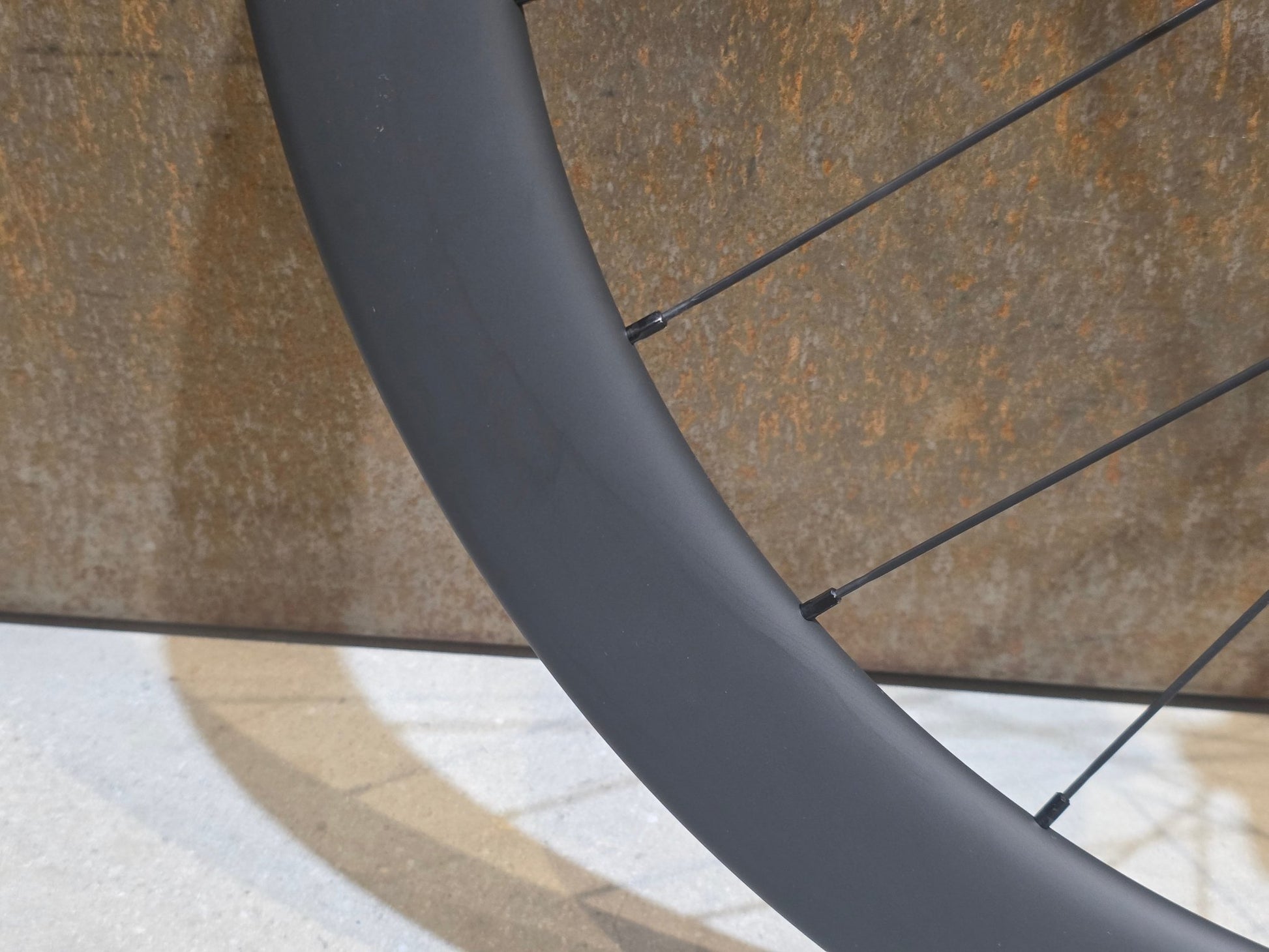 Laufrad/Laufradsatz von Bontrager, BONTRAGER AEOLUS ELITE 50 TLR LAUFRADSATZ DISC vor USEDBIKES - OB.DE Hintergrund