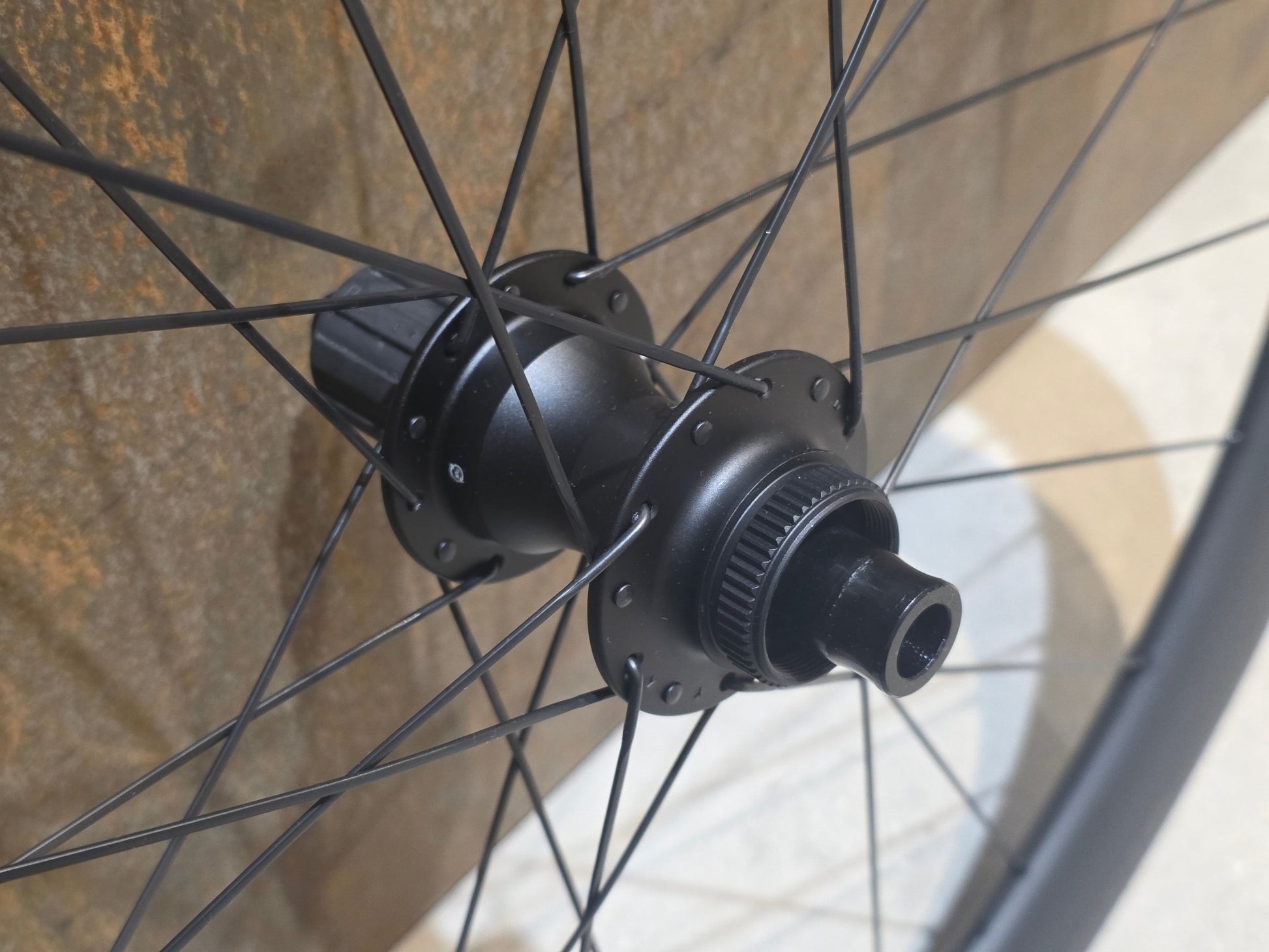 Laufrad/Laufradsatz von Bontrager, BONTRAGER AEOLUS ELITE 50 TLR LAUFRADSATZ DISC vor USEDBIKES - OB.DE Hintergrund