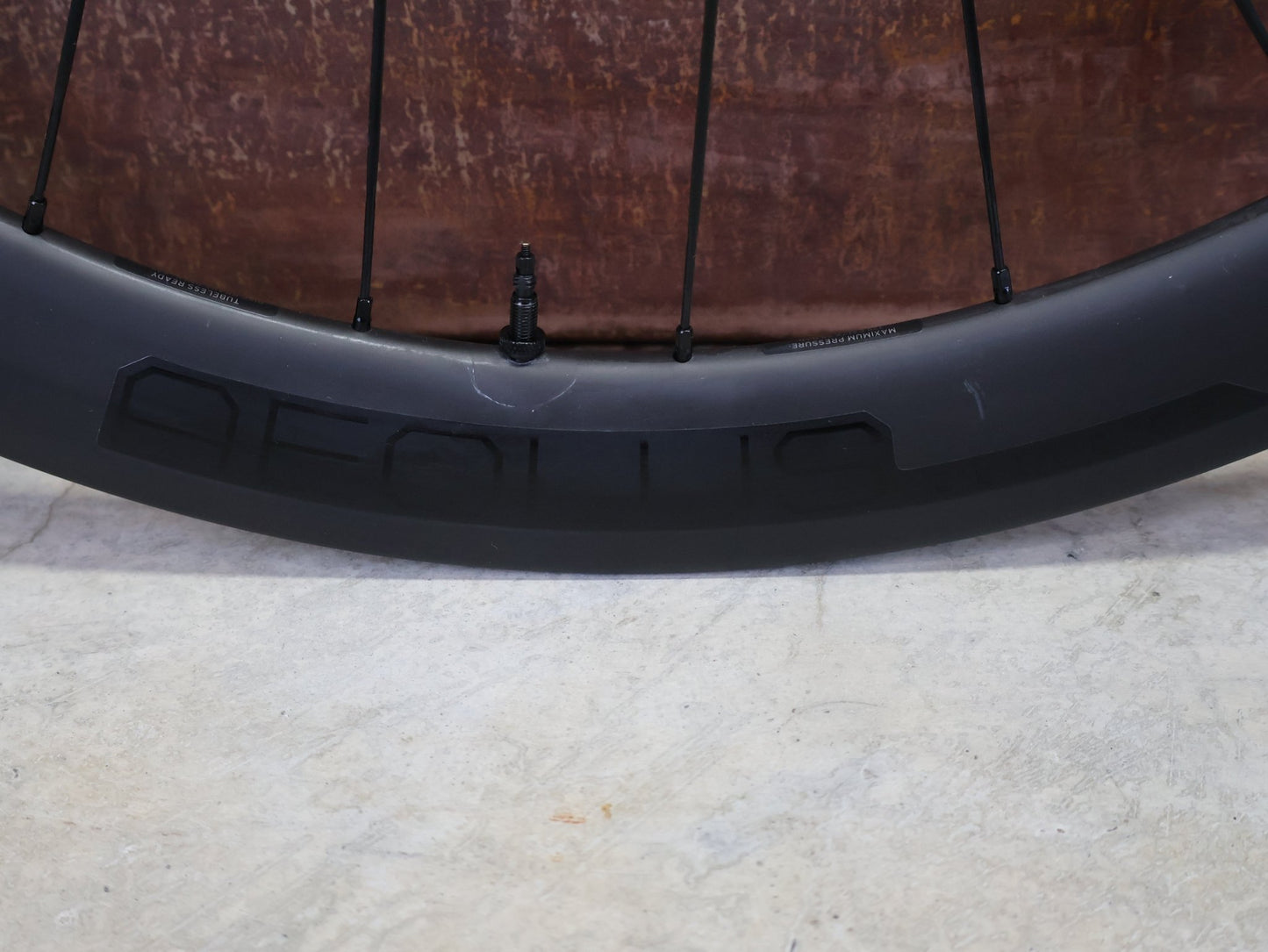 Laufrad/Laufradsatz von Bontrager, BONTRAGER AEOLUS ELITE 50 TLR LAUFRADSATZ DISC vor USEDBIKES - OB.DE Hintergrund