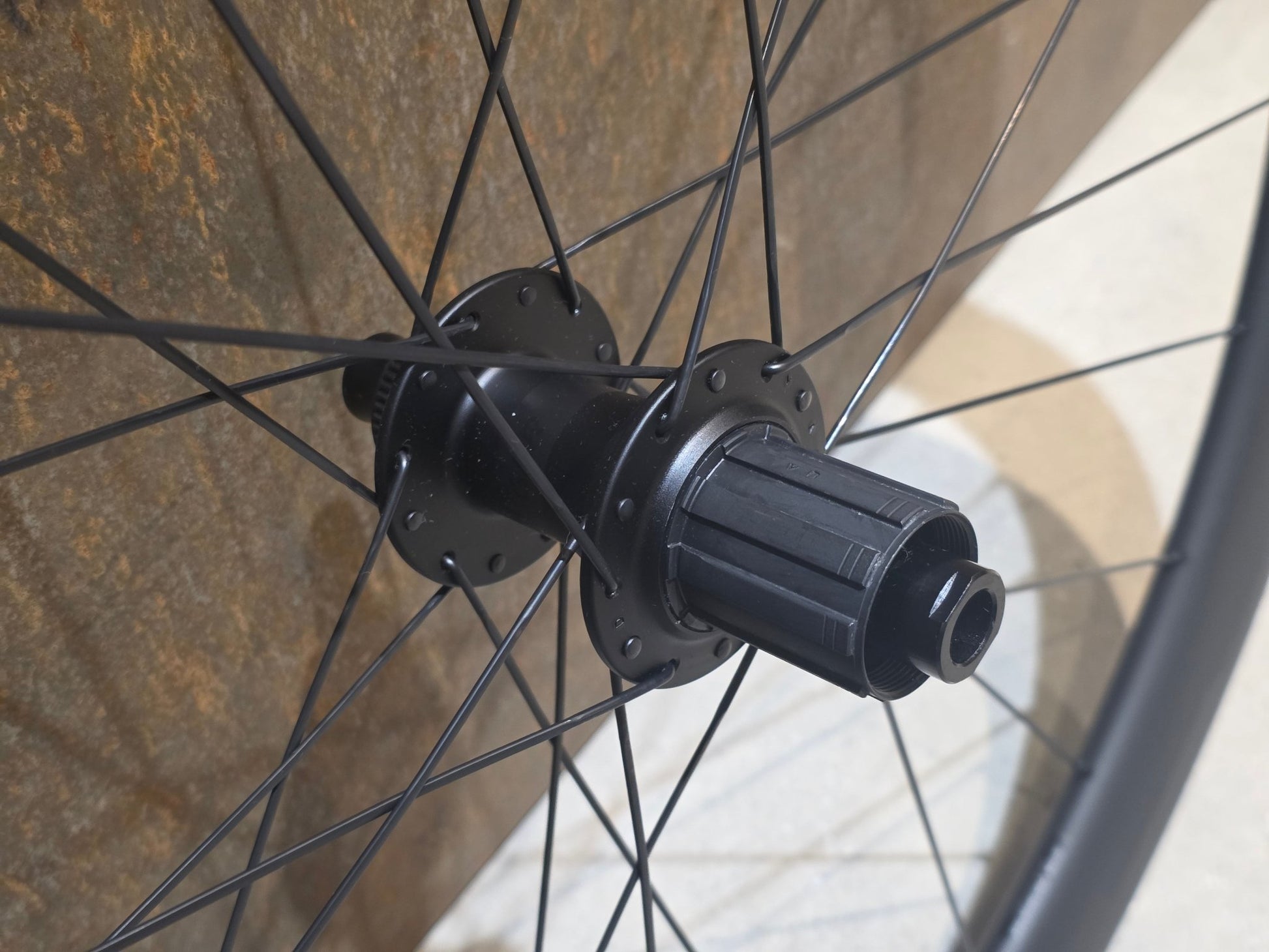 Laufrad/Laufradsatz von Bontrager, BONTRAGER AEOLUS ELITE 50 TLR LAUFRADSATZ DISC vor USEDBIKES - OB.DE Hintergrund