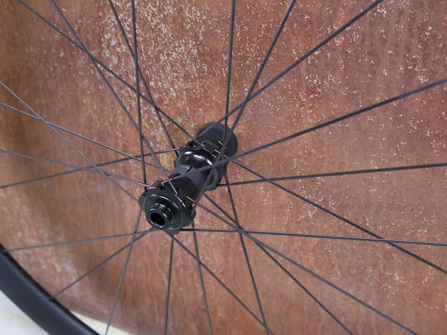 Laufrad/Laufradsatz von Bontrager, BONTRAGER AEOLUS PRO 37 TLR LAUFRADSATZ DISC vor USEDBIKES - OB.DE Hintergrund