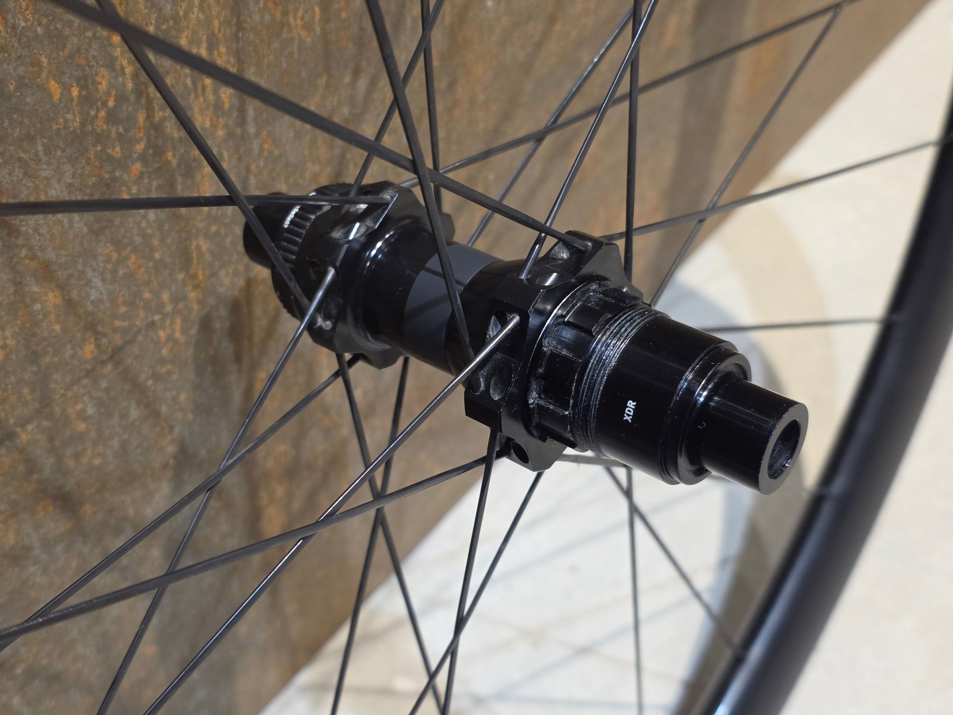 Laufrad/Laufradsatz von Bontrager, BONTRAGER AEOLUS PRO 37 TLR LAUFRADSATZ DISC vor USEDBIKES - OB.DE Hintergrund