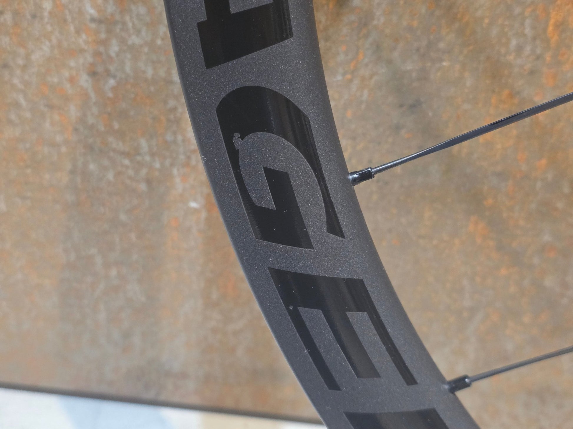 Laufrad/Laufradsatz von Bontrager, BONTRAGER AEOLUS PRO 3V LAUFRADSATZ DISC vor USEDBIKES - OB.DE Hintergrund