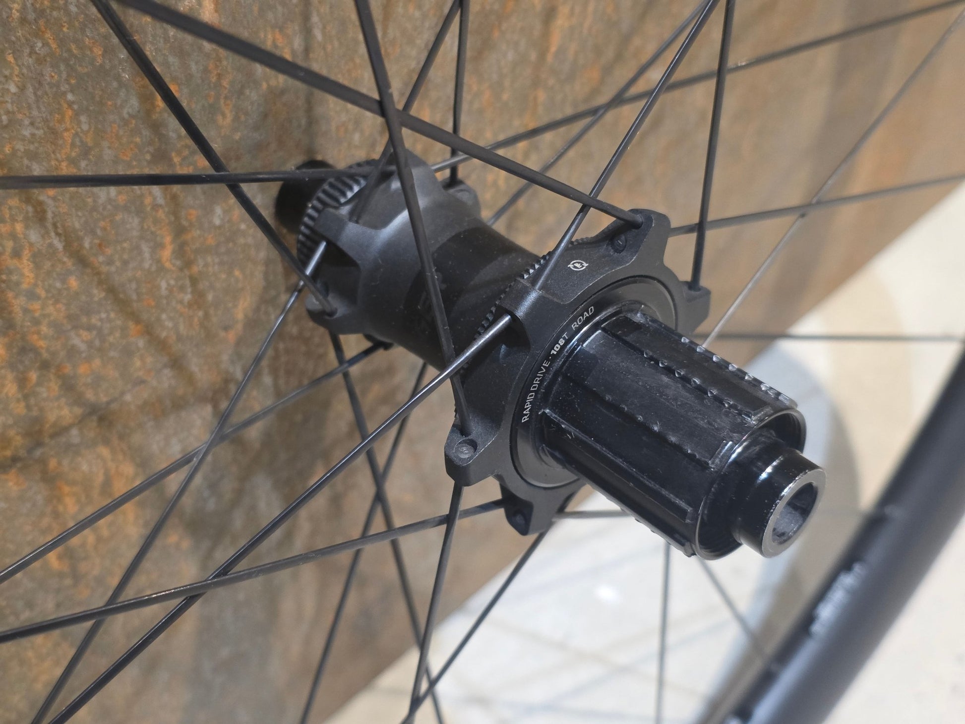 Laufrad/Laufradsatz von Bontrager, BONTRAGER AEOLUS PRO 3V LAUFRADSATZ DISC vor USEDBIKES - OB.DE Hintergrund