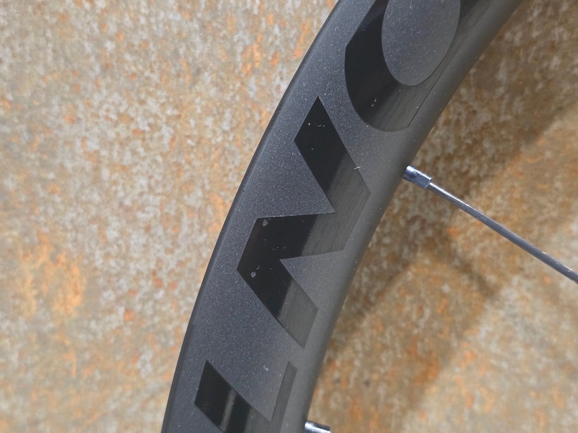 Laufrad/Laufradsatz von Bontrager, BONTRAGER AEOLUS PRO 3V LAUFRADSATZ DISC vor USEDBIKES - OB.DE Hintergrund