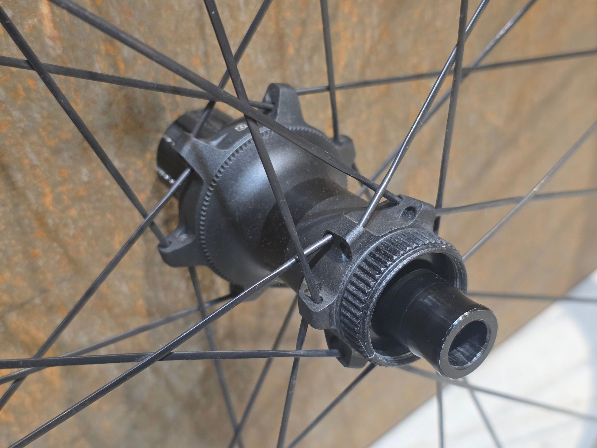 Laufrad/Laufradsatz von Bontrager, BONTRAGER AEOLUS PRO 3V LAUFRADSATZ DISC vor USEDBIKES - OB.DE Hintergrund