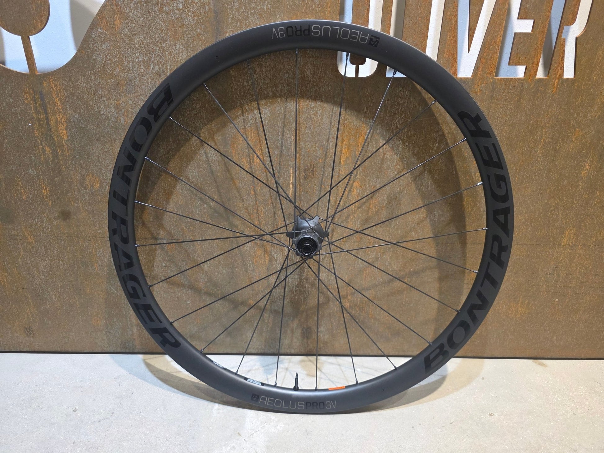 Laufrad/Laufradsatz von Bontrager, BONTRAGER AEOLUS PRO 3V LAUFRADSATZ DISC vor USEDBIKES - OB.DE Hintergrund
