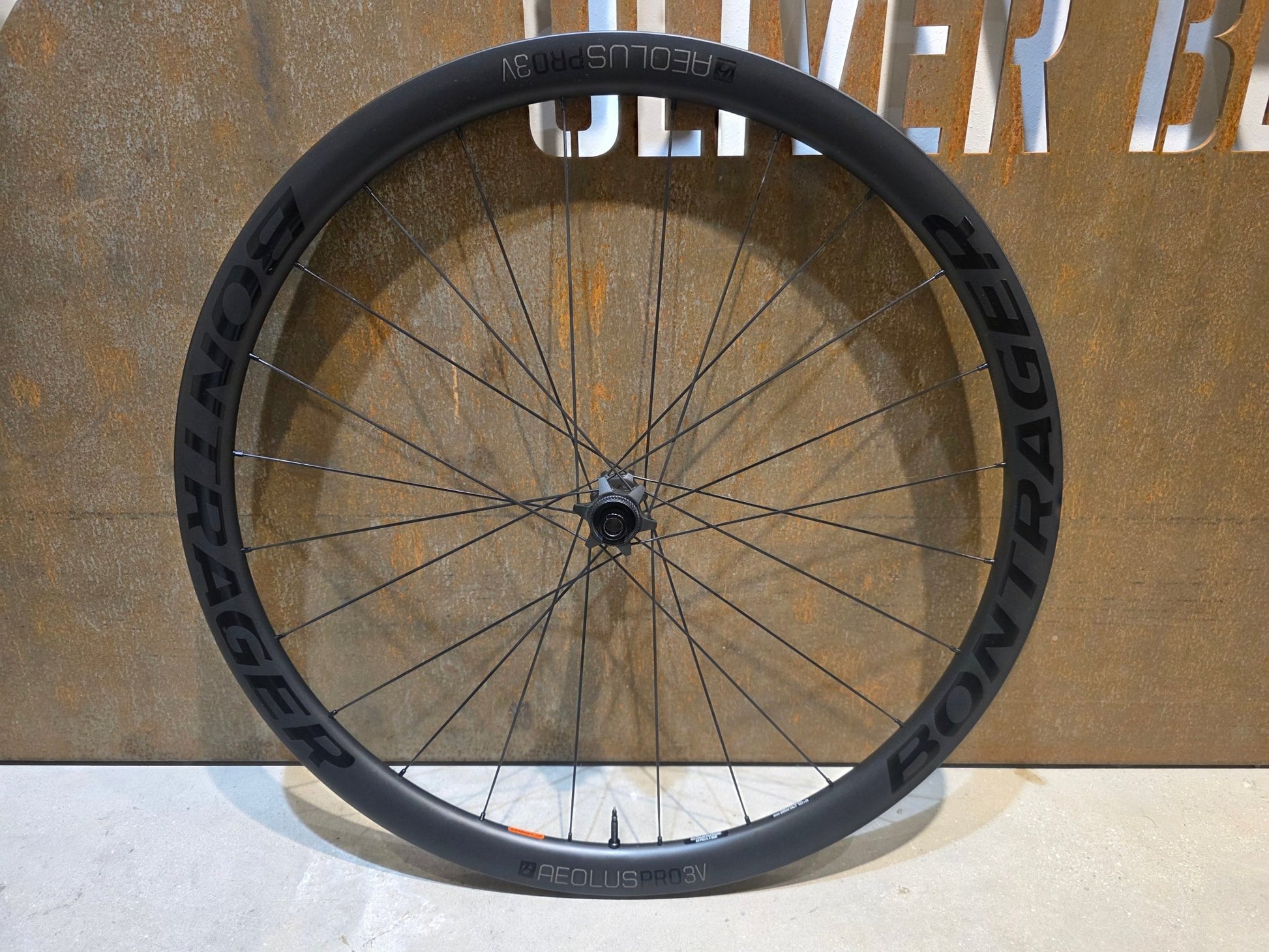 Laufrad/Laufradsatz von Bontrager, BONTRAGER AEOLUS PRO 3V LAUFRADSATZ DISC vor USEDBIKES - OB.DE Hintergrund