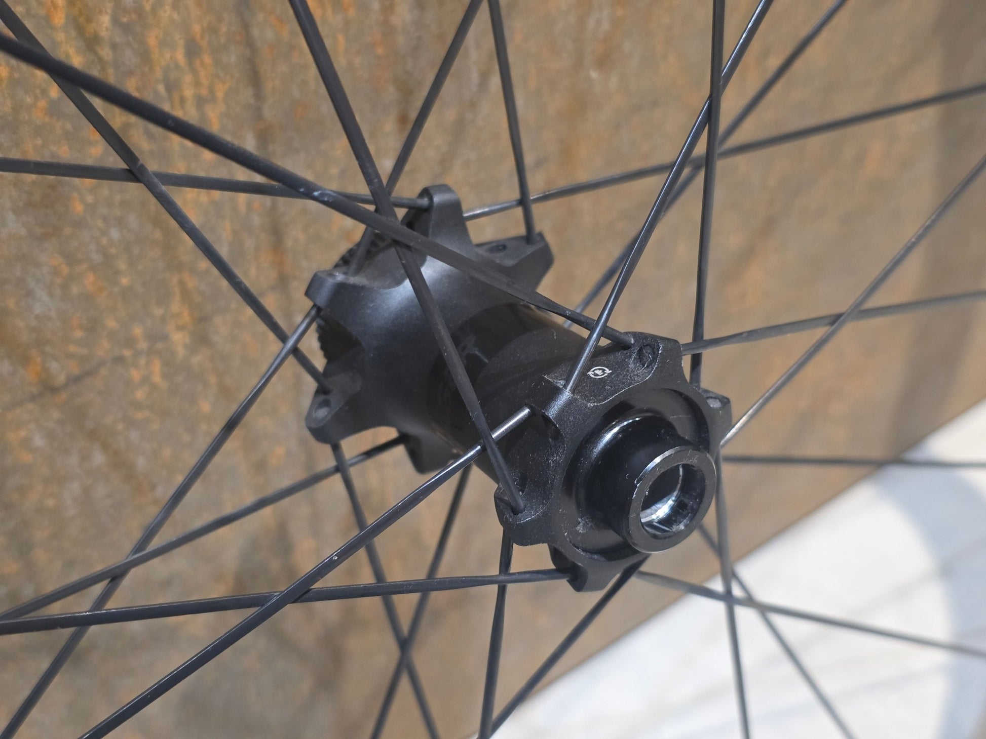 Laufrad/Laufradsatz von Bontrager, BONTRAGER AEOLUS PRO 3V LAUFRADSATZ DISC vor USEDBIKES - OB.DE Hintergrund