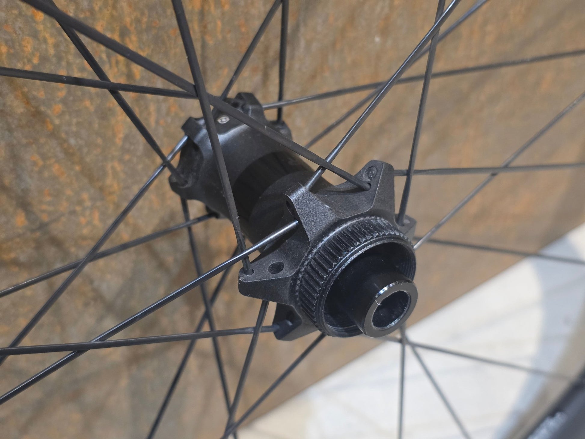 Laufrad/Laufradsatz von Bontrager, BONTRAGER AEOLUS PRO 3V LAUFRADSATZ DISC vor USEDBIKES - OB.DE Hintergrund