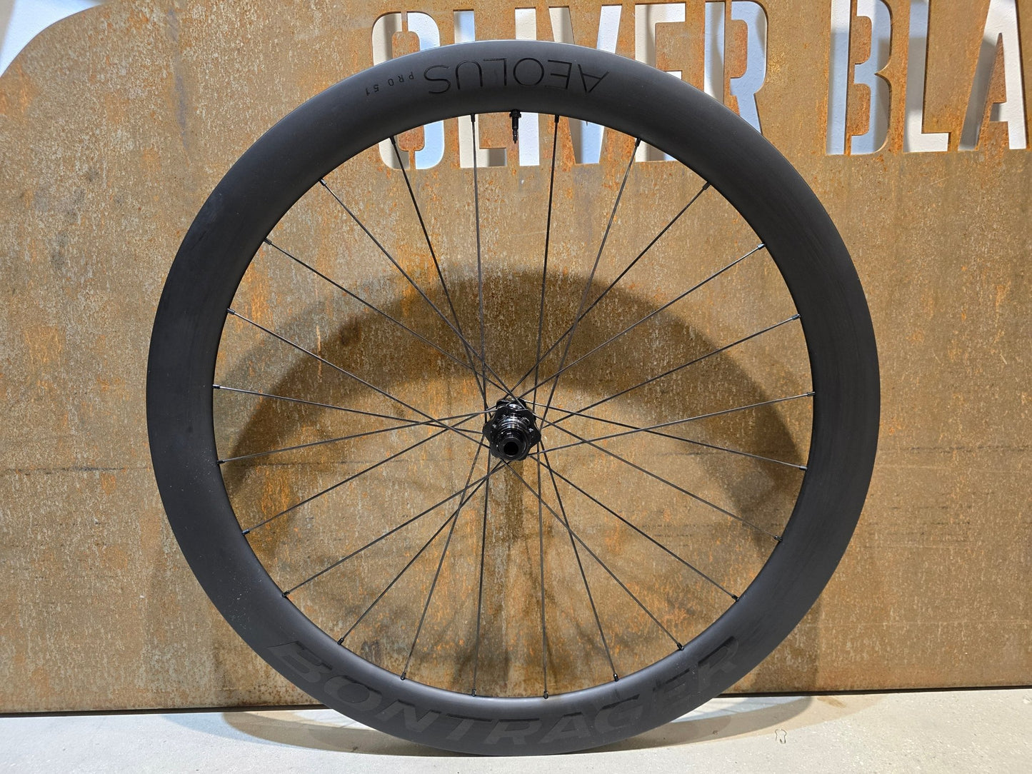 Laufrad/Laufradsatz von Bontrager, BONTRAGER AEOLUS PRO 51 TLR LAUFRADSATZ DISC vor USEDBIKES - OB.DE Hintergrund