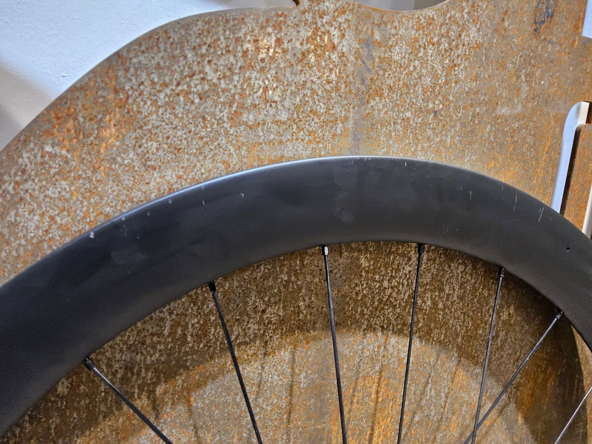 Laufrad/Laufradsatz von Bontrager, BONTRAGER AEOLUS PRO 51 TLR LAUFRADSATZ DISC vor USEDBIKES - OB.DE Hintergrund