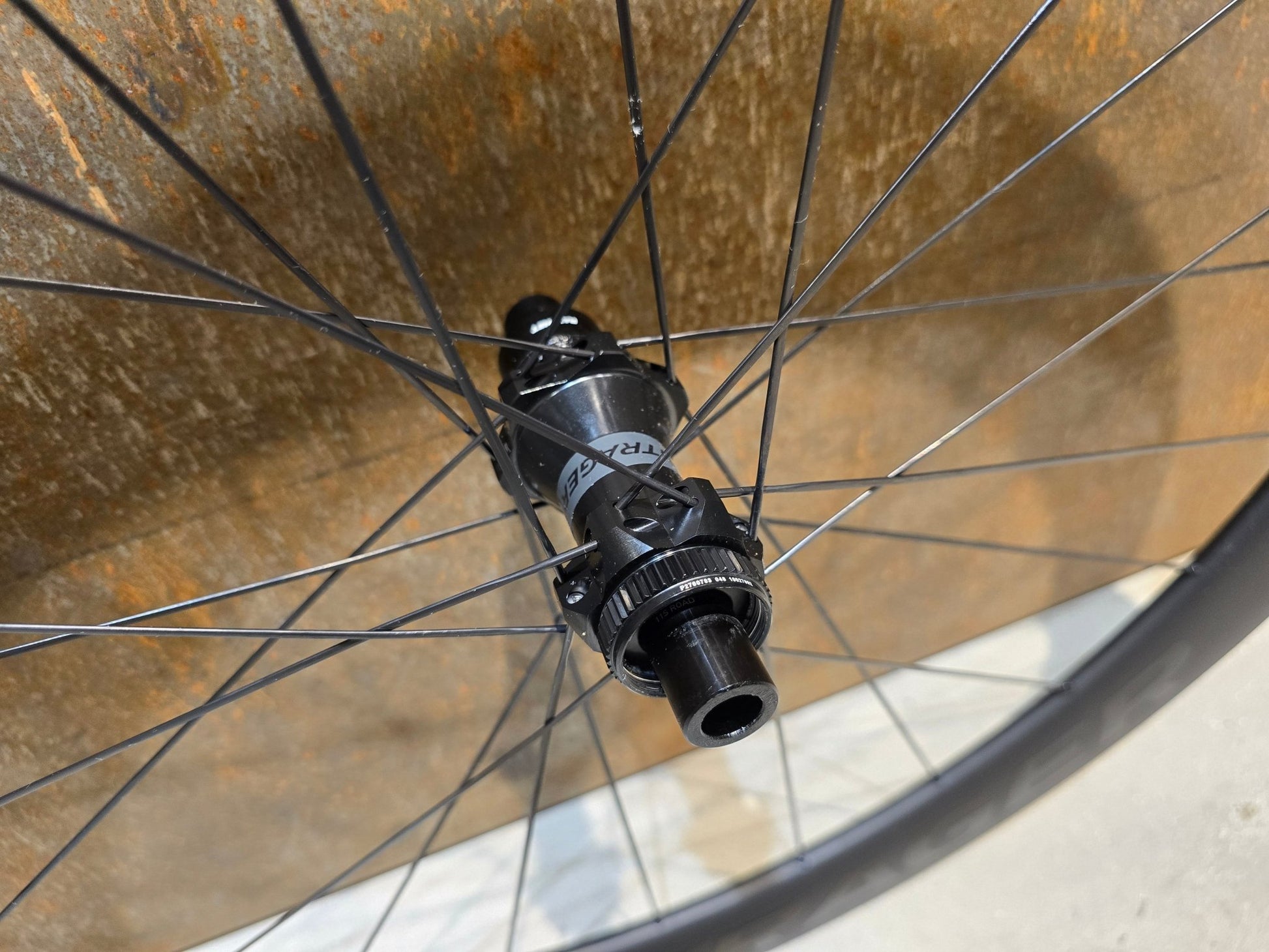 Laufrad/Laufradsatz von Bontrager, BONTRAGER AEOLUS PRO 51 TLR LAUFRADSATZ DISC vor USEDBIKES - OB.DE Hintergrund