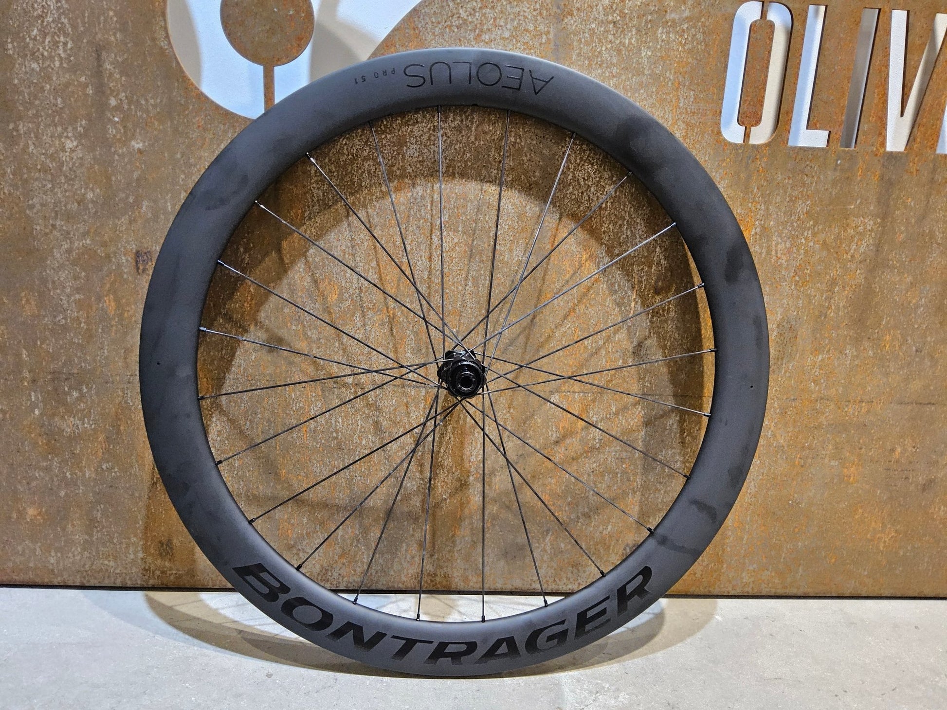 Laufrad/Laufradsatz von Bontrager, BONTRAGER AEOLUS PRO 51 TLR LAUFRADSATZ DISC vor USEDBIKES - OB.DE Hintergrund