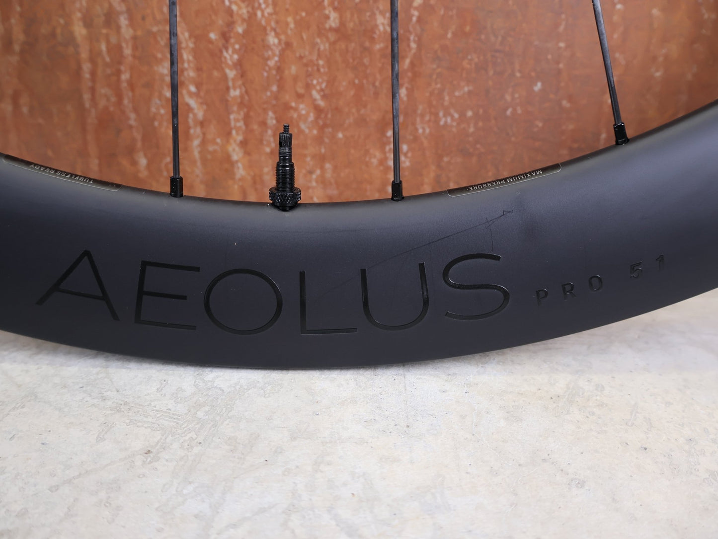 Laufrad/Laufradsatz von Bontrager, BONTRAGER AEOLUS PRO 51 TLR LAUFRADSATZ DISC vor USEDBIKES - OB.DE Hintergrund