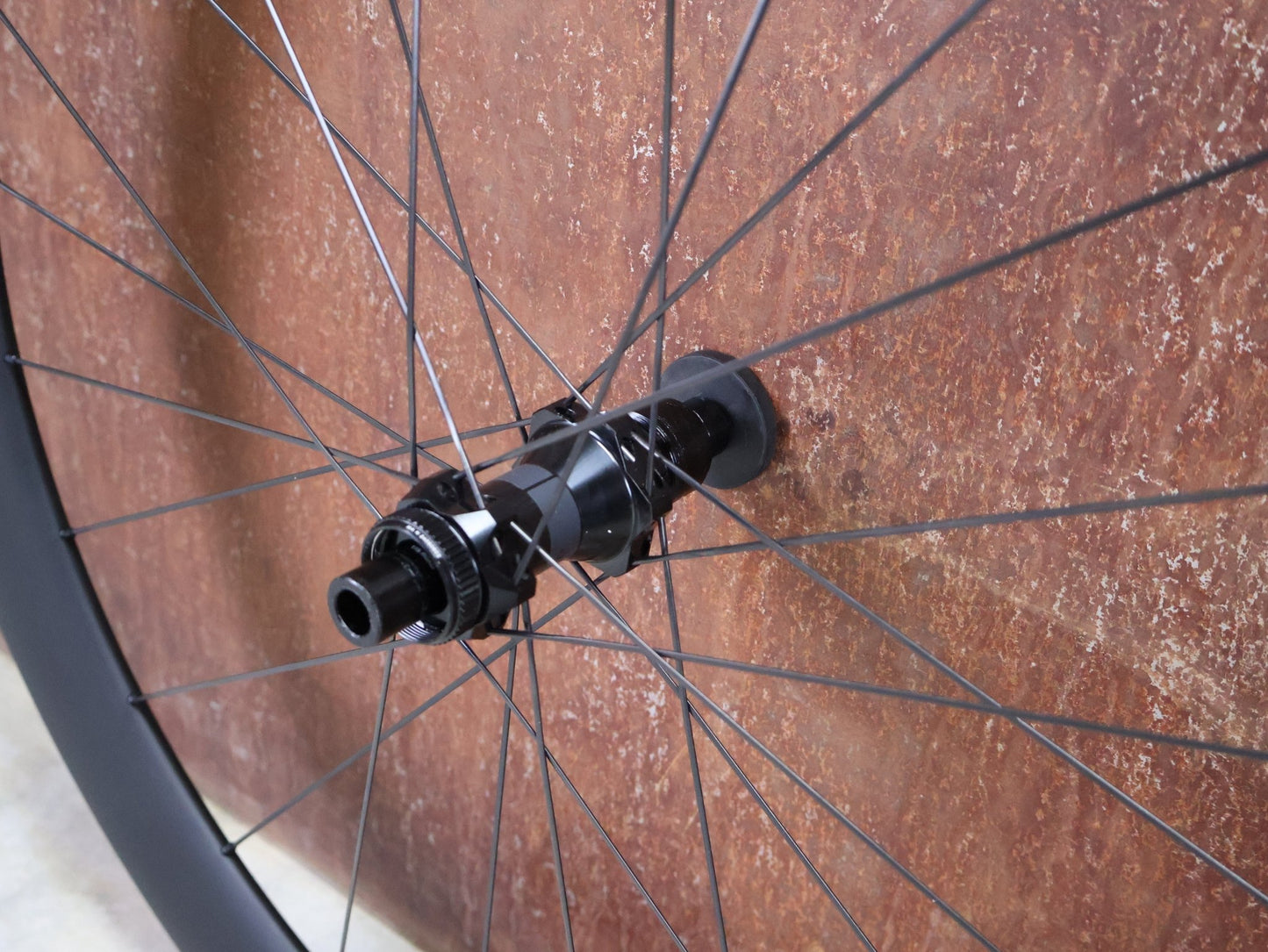Laufrad/Laufradsatz von Bontrager, BONTRAGER AEOLUS PRO 51 TLR LAUFRADSATZ DISC vor USEDBIKES - OB.DE Hintergrund