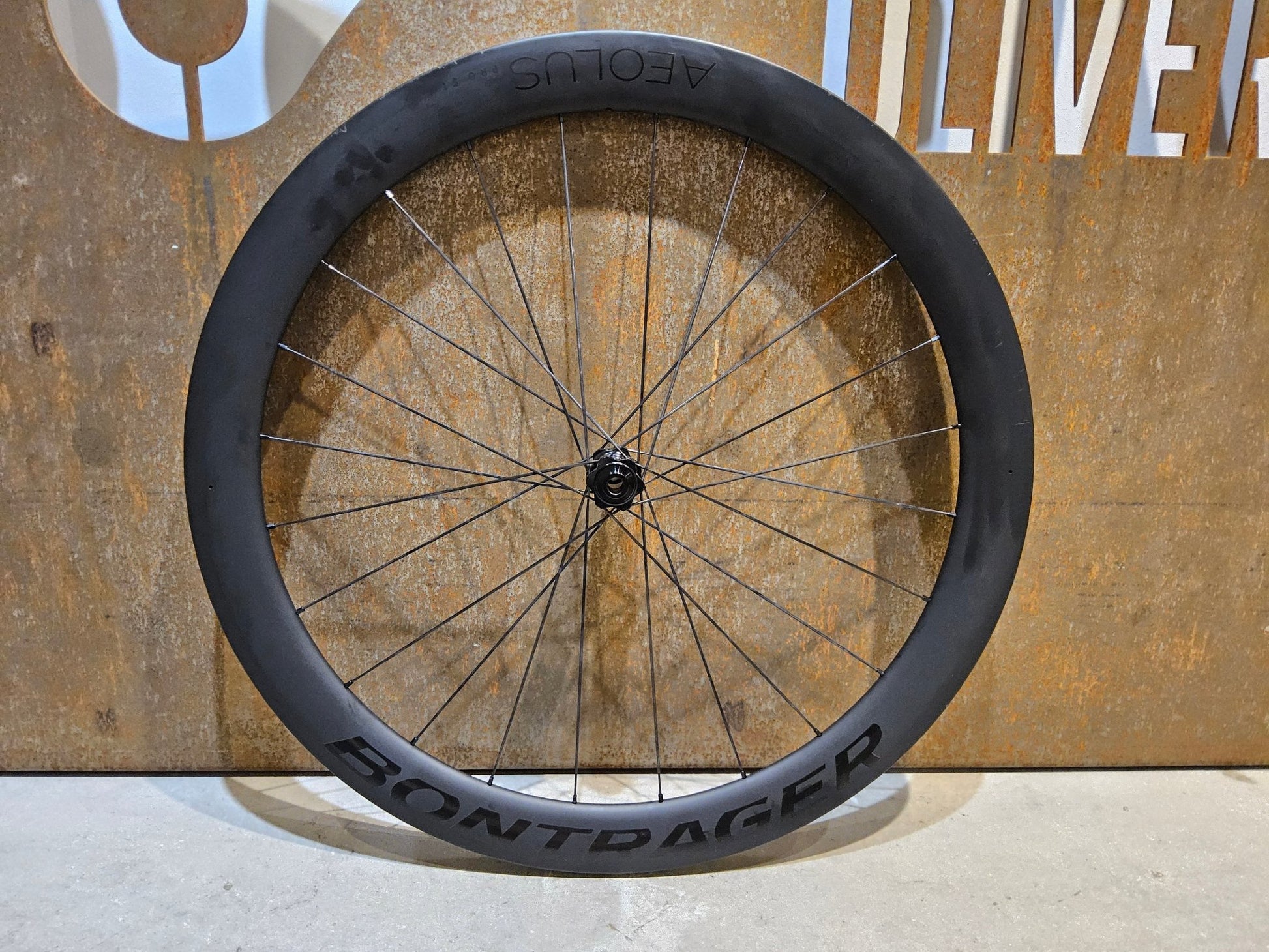 Laufrad/Laufradsatz von Bontrager, BONTRAGER AEOLUS PRO 51 TLR LAUFRADSATZ DISC vor USEDBIKES - OB.DE Hintergrund