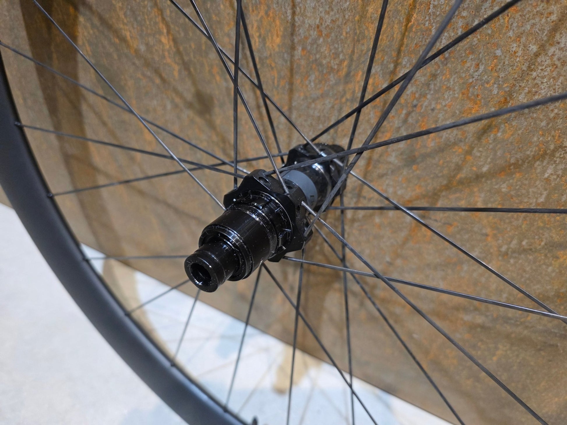 Laufrad/Laufradsatz von Bontrager, BONTRAGER AEOLUS PRO 51 TLR LAUFRADSATZ DISC vor USEDBIKES - OB.DE Hintergrund